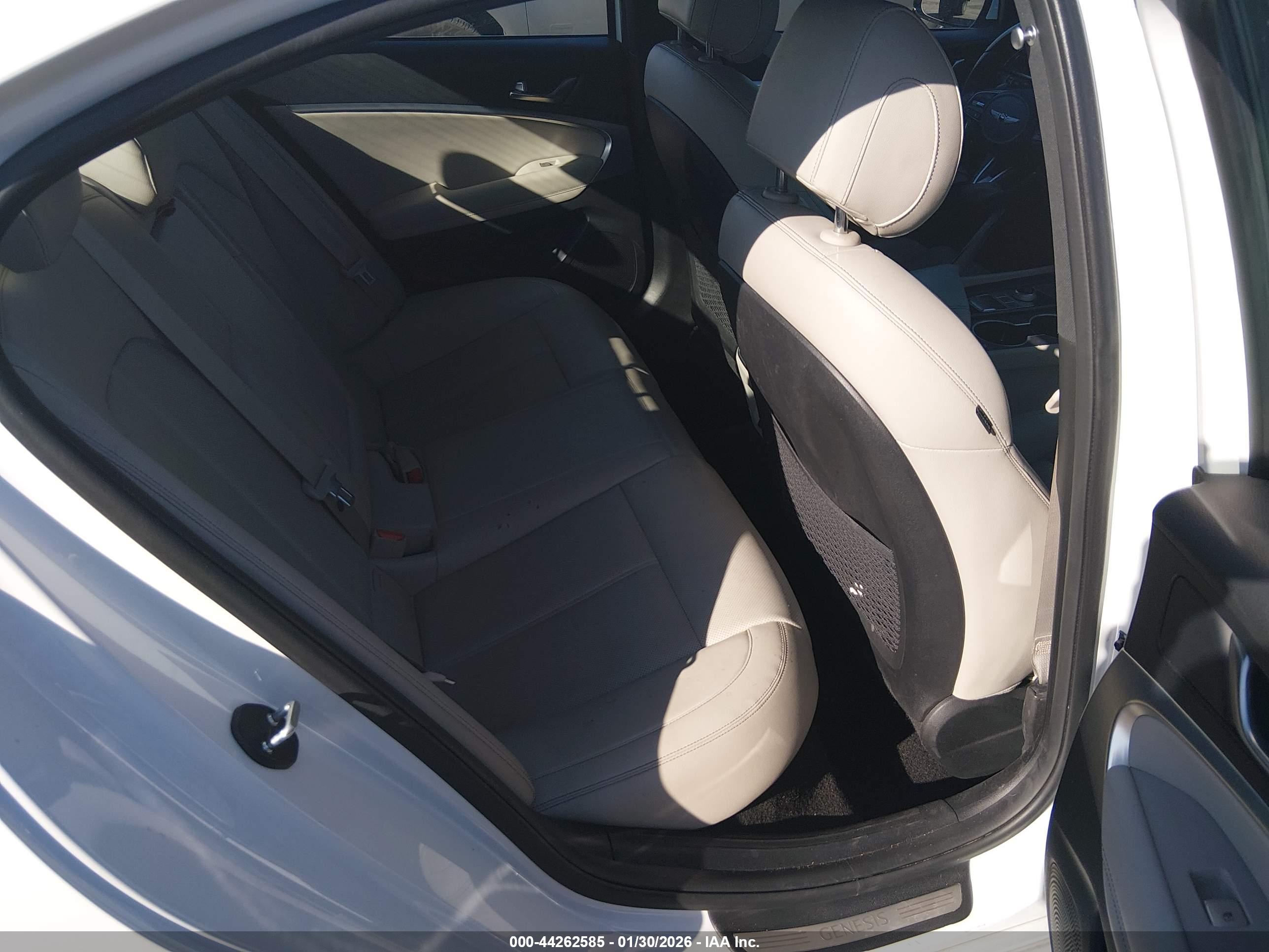GENESIS G70 image 8