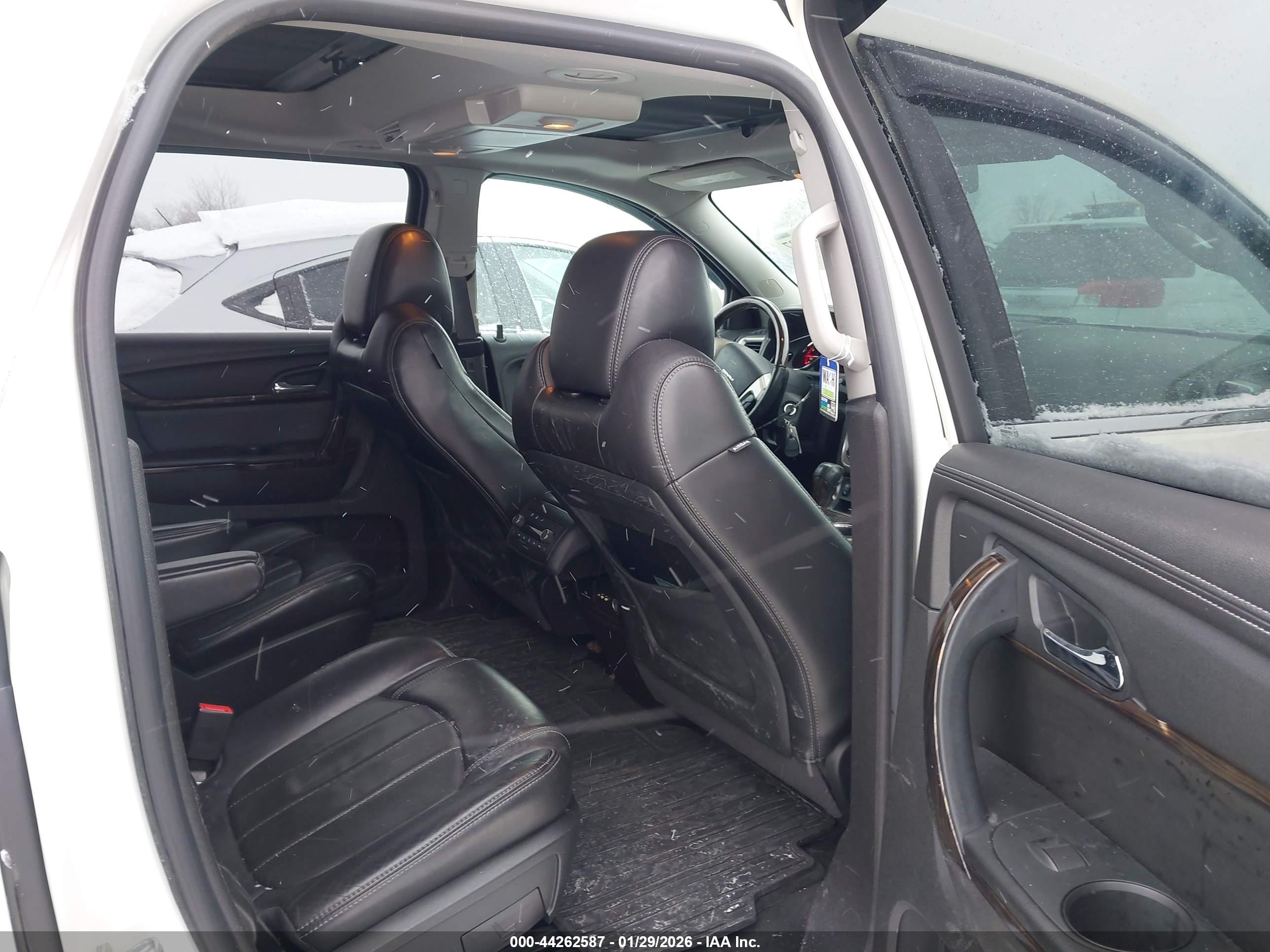 GMC ACADIA image 8