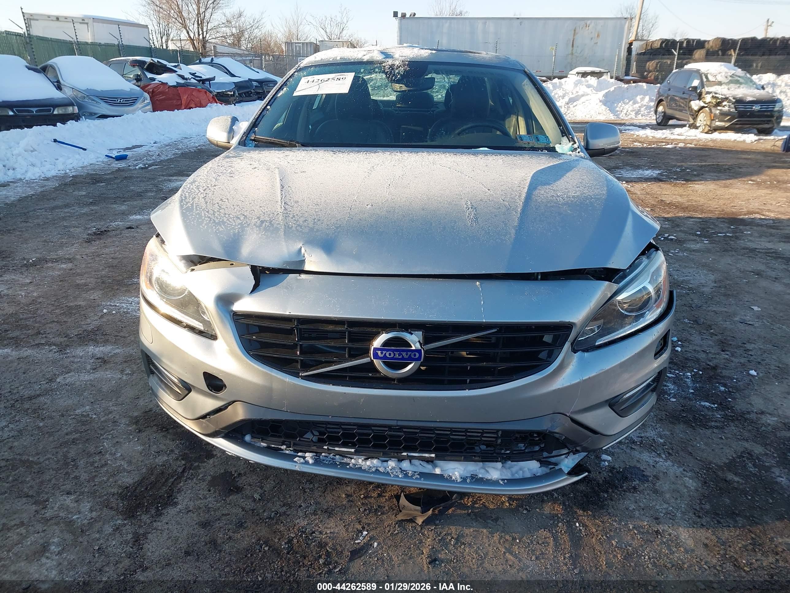 VOLVO S60 image 6