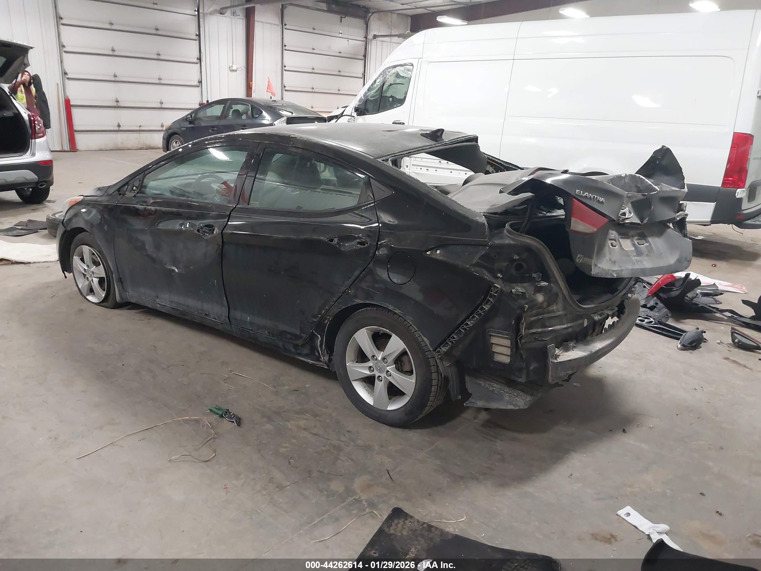 HYUNDAI ELANTRA image 3