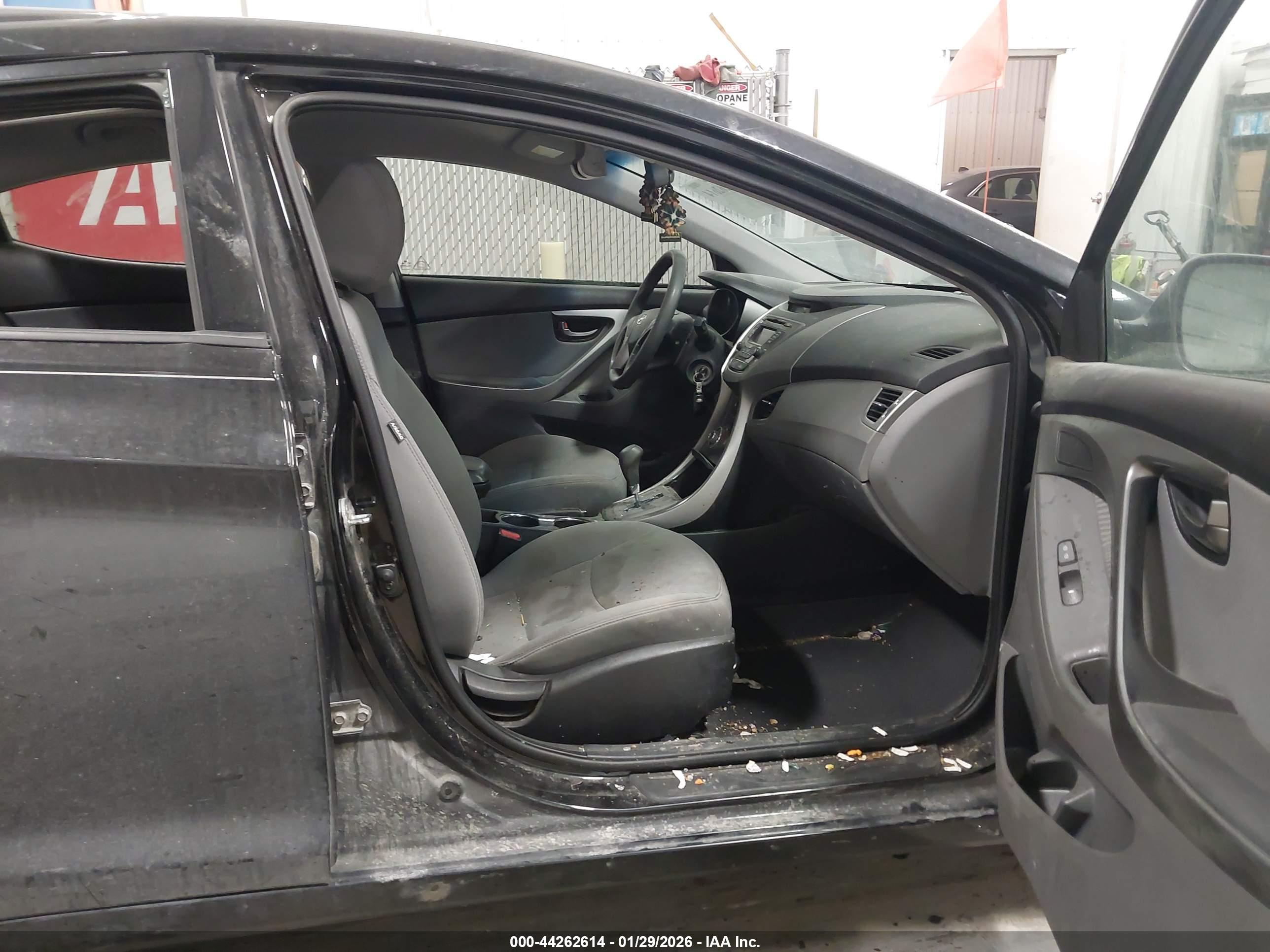 HYUNDAI ELANTRA image 5