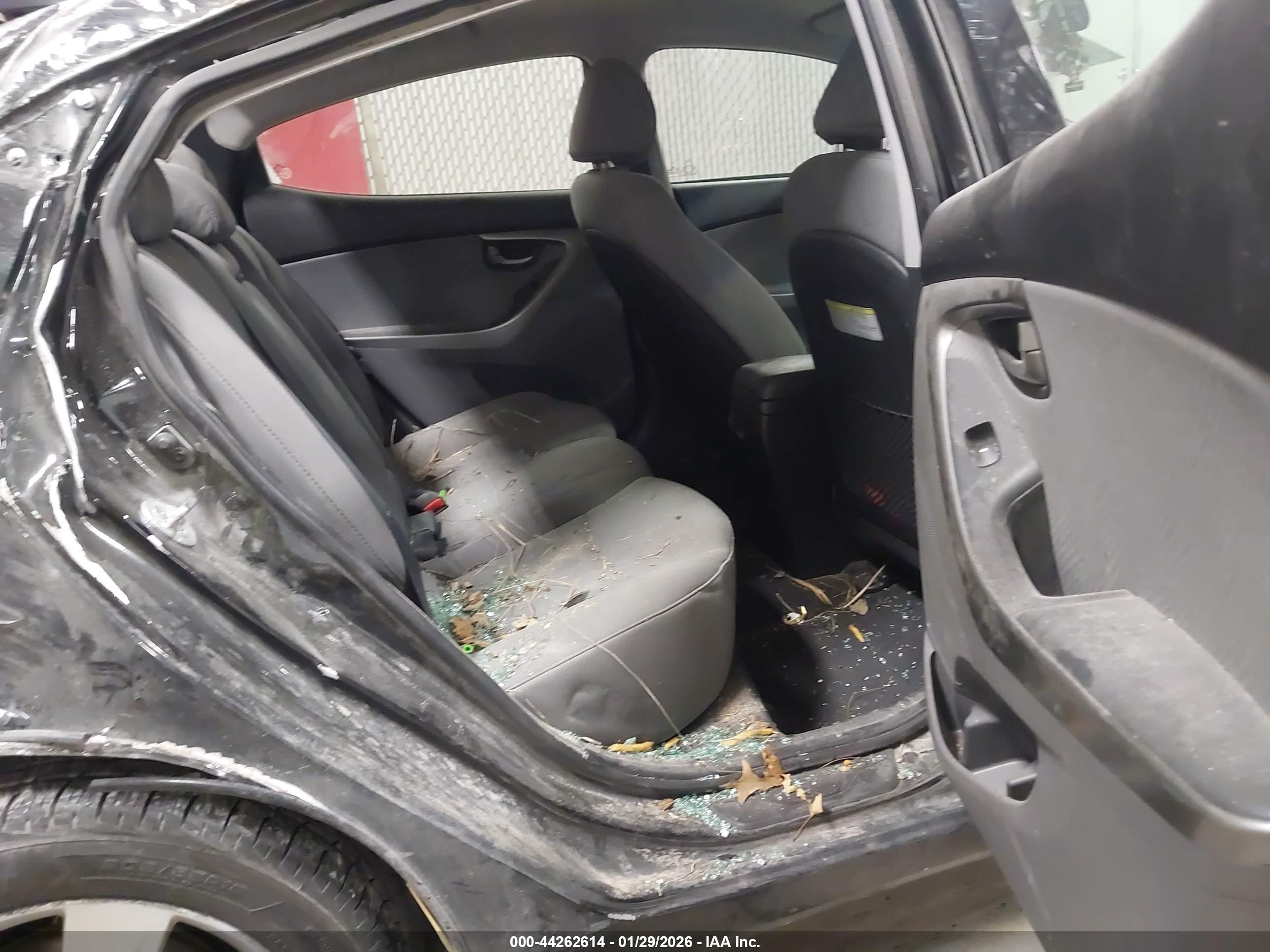 HYUNDAI ELANTRA image 8