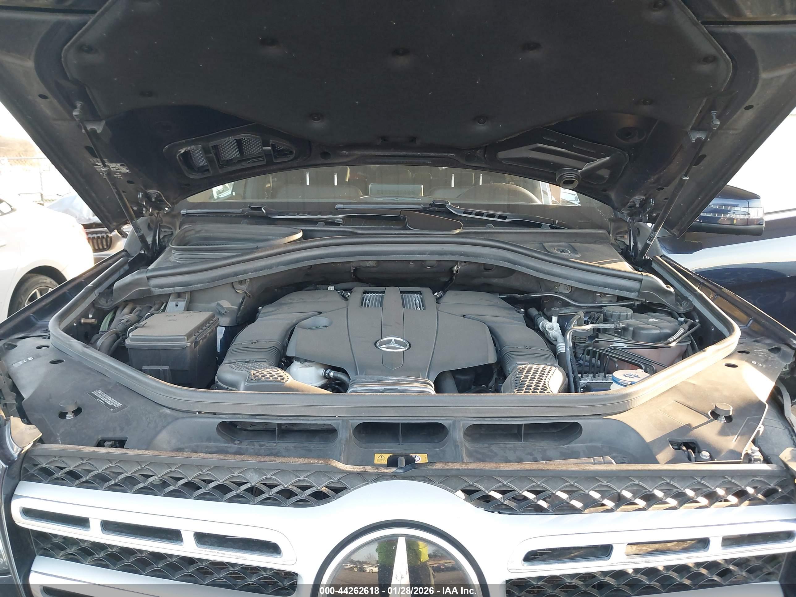 MERCEDES-BENZ GLS image 10