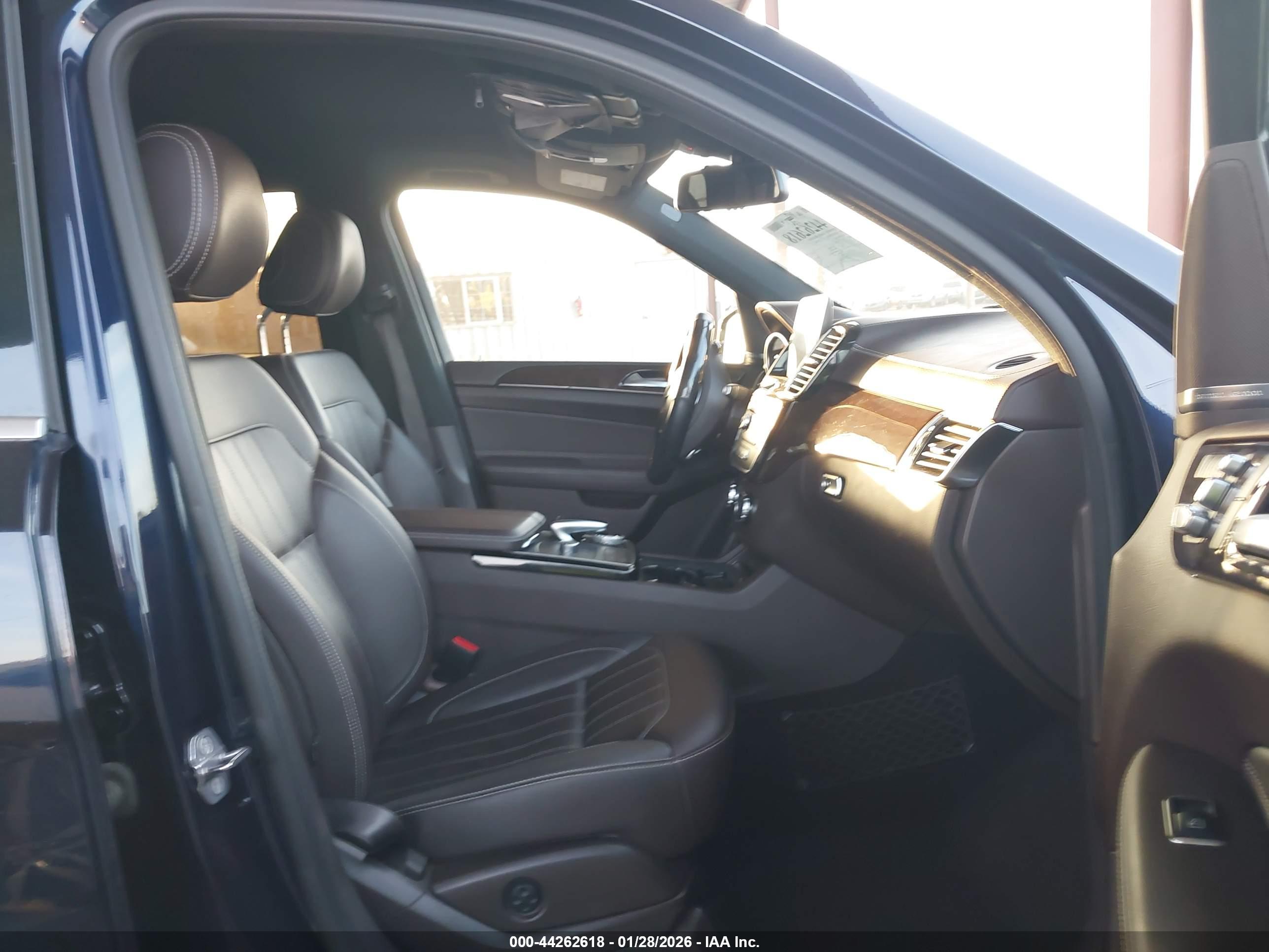 MERCEDES-BENZ GLS image 5
