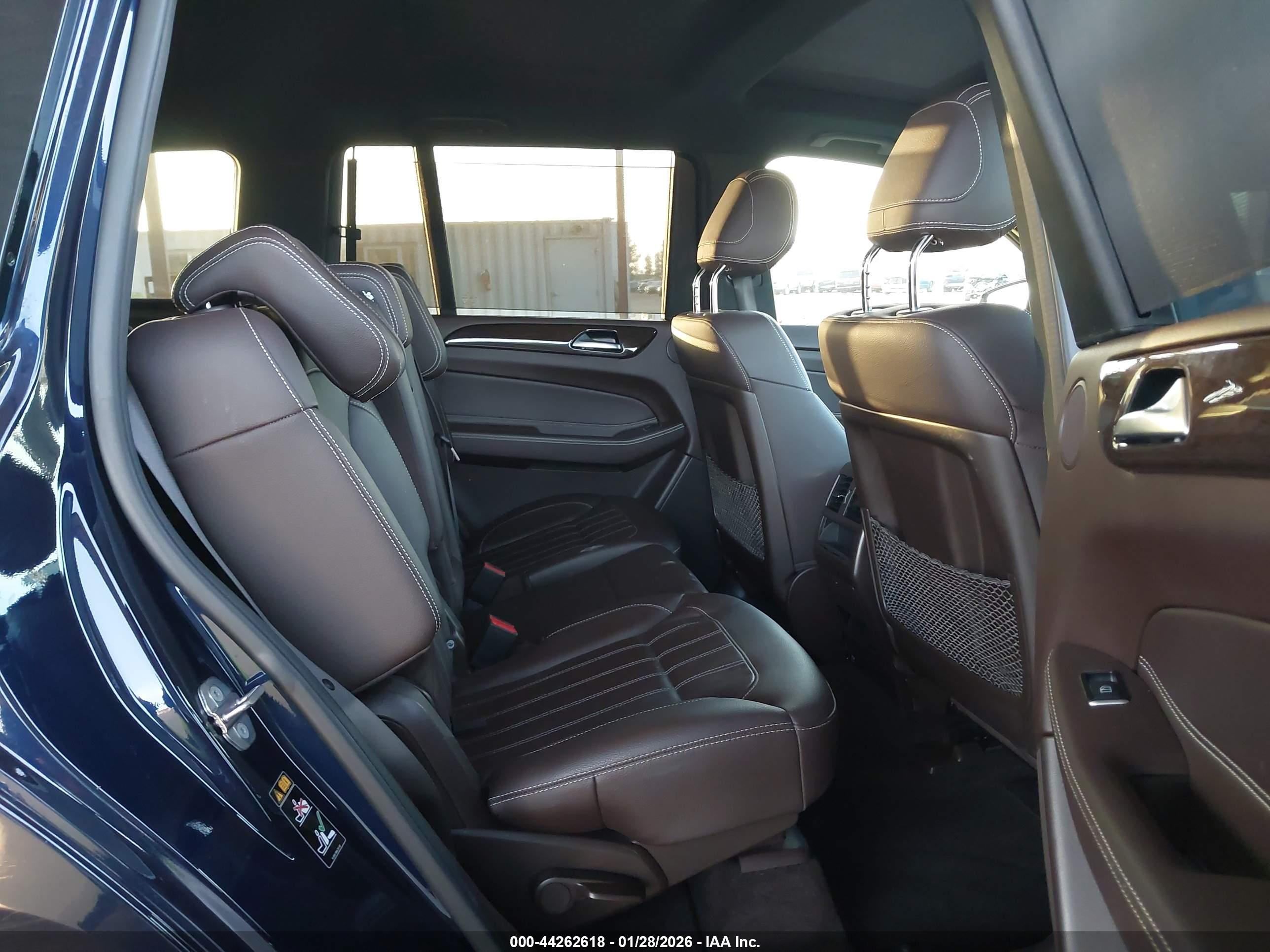 MERCEDES-BENZ GLS image 8