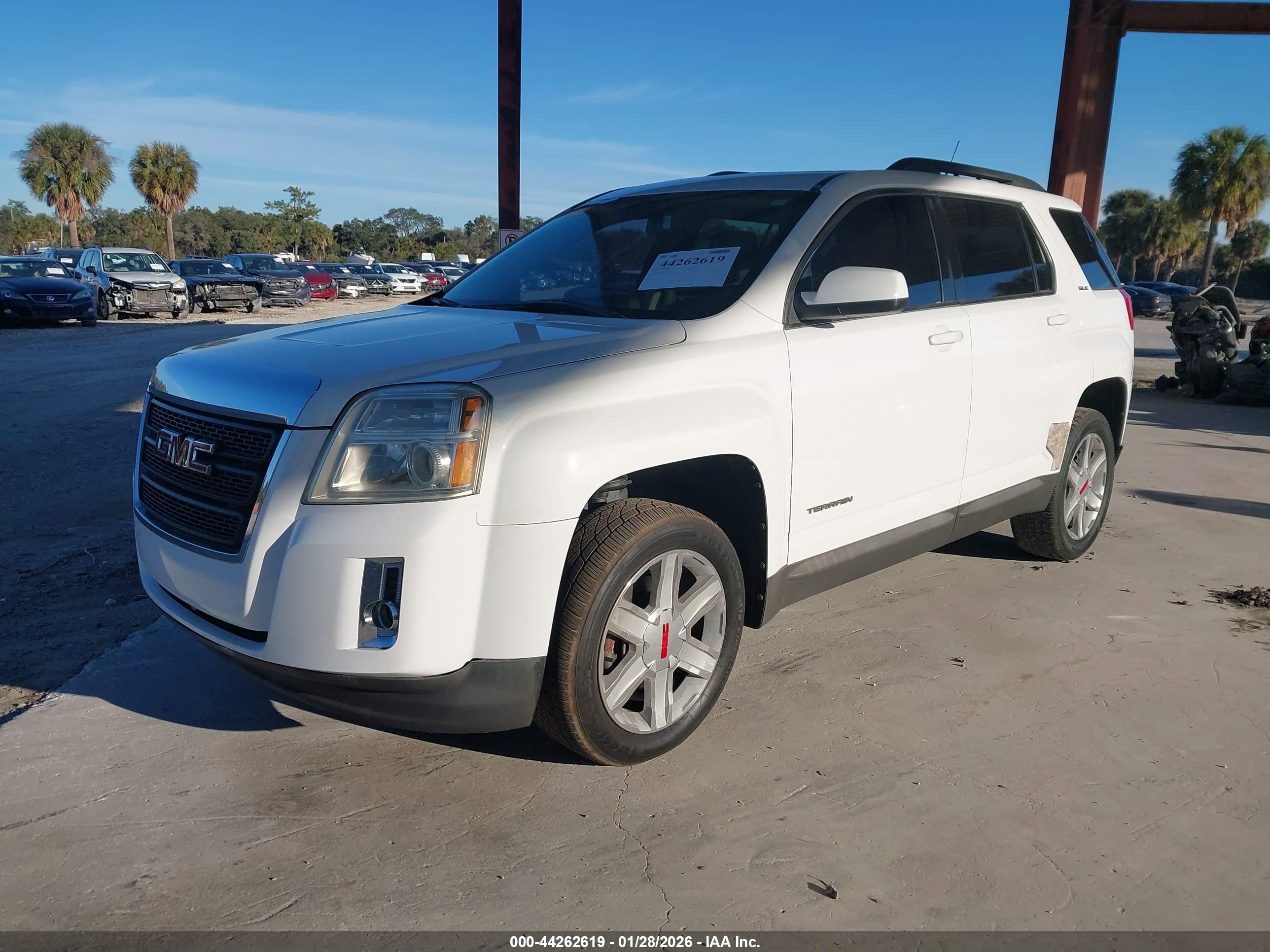 GMC TERRAIN image 2