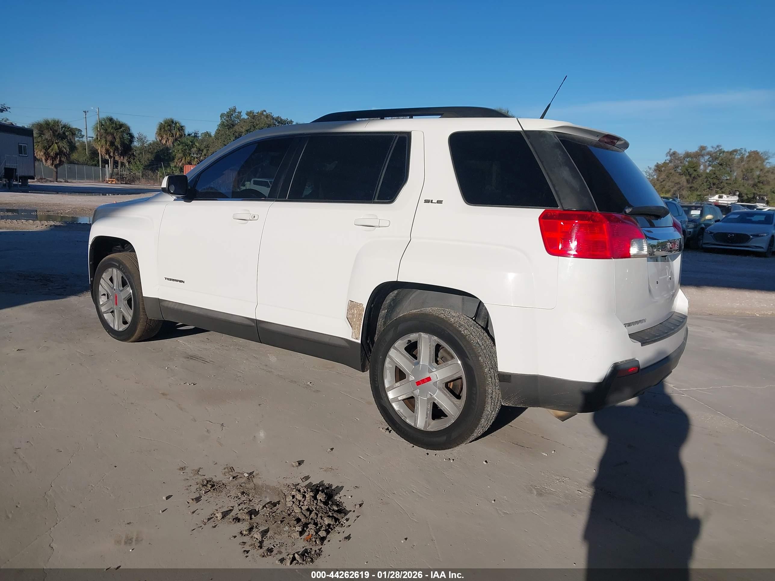 GMC TERRAIN image 3