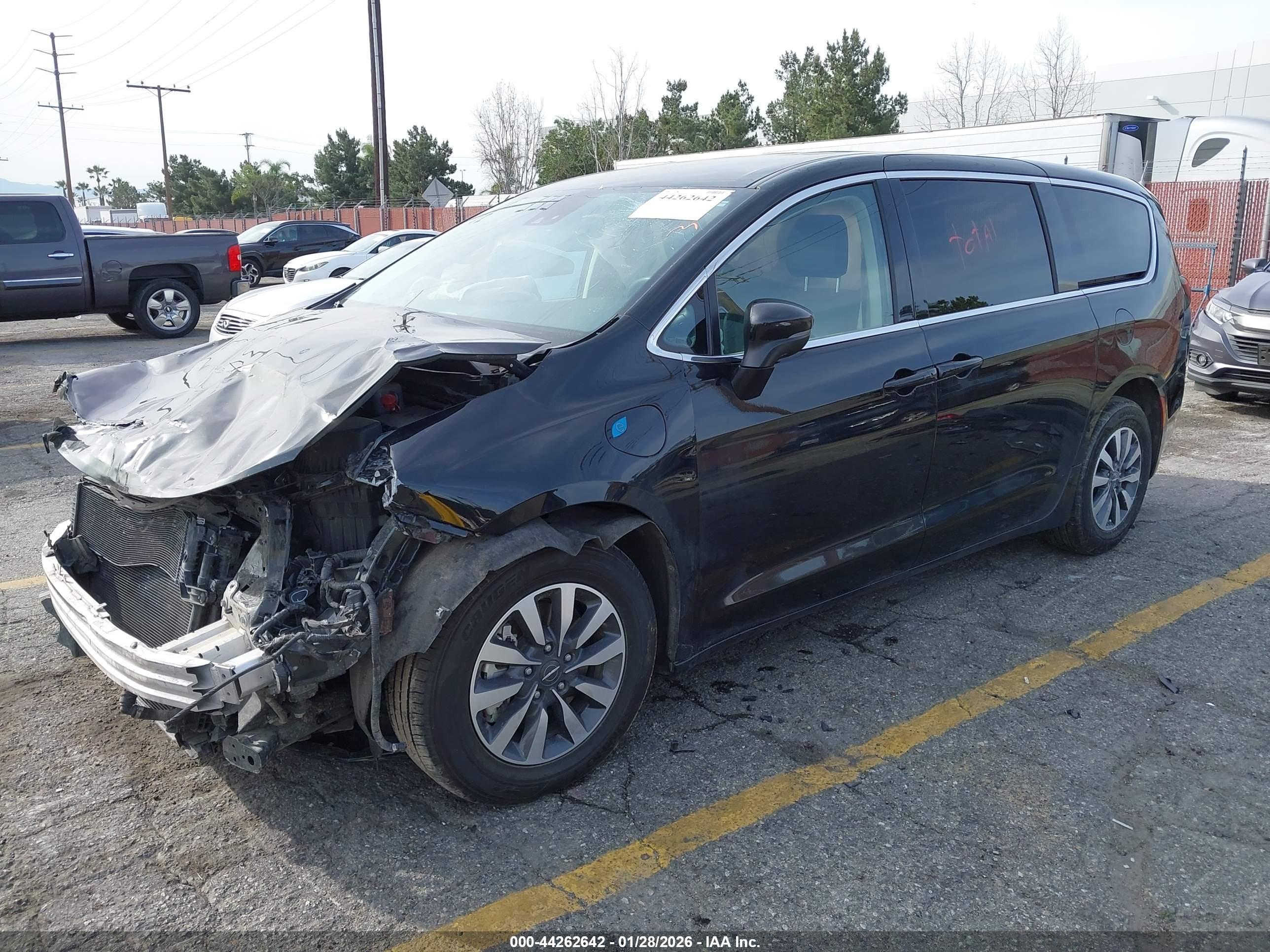 CHRYSLER PACIFICA image 2