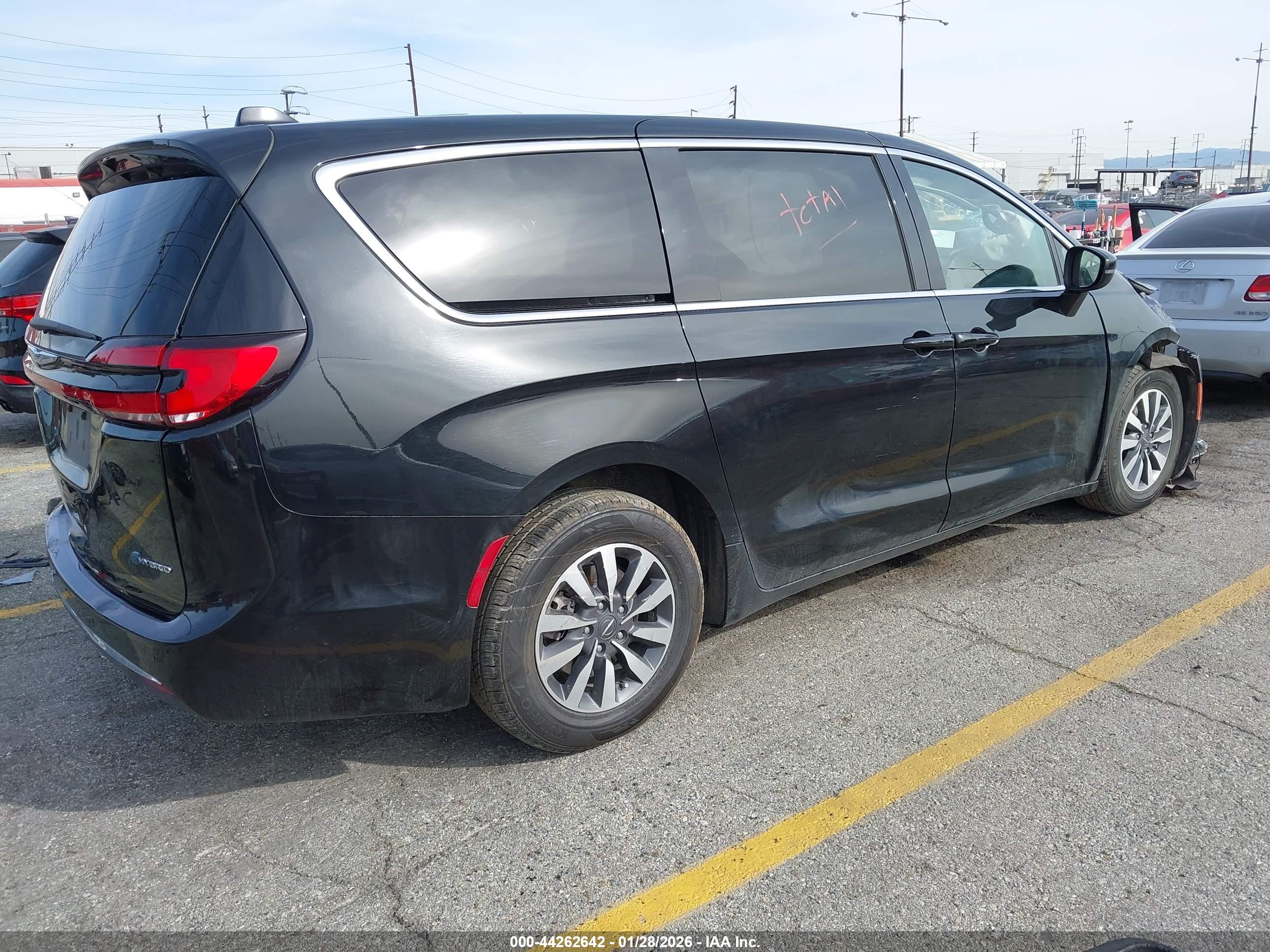CHRYSLER PACIFICA image 4