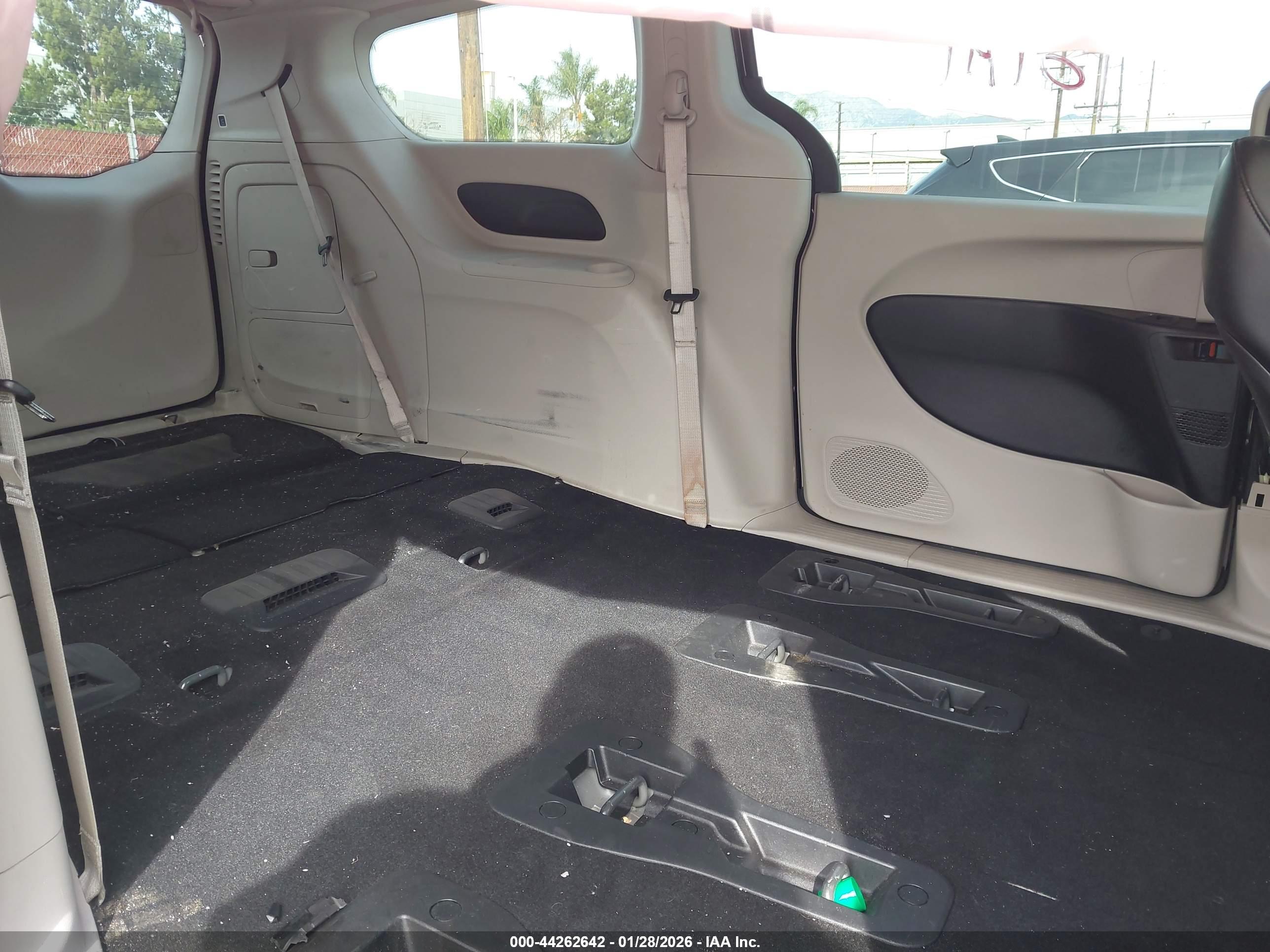 CHRYSLER PACIFICA image 8