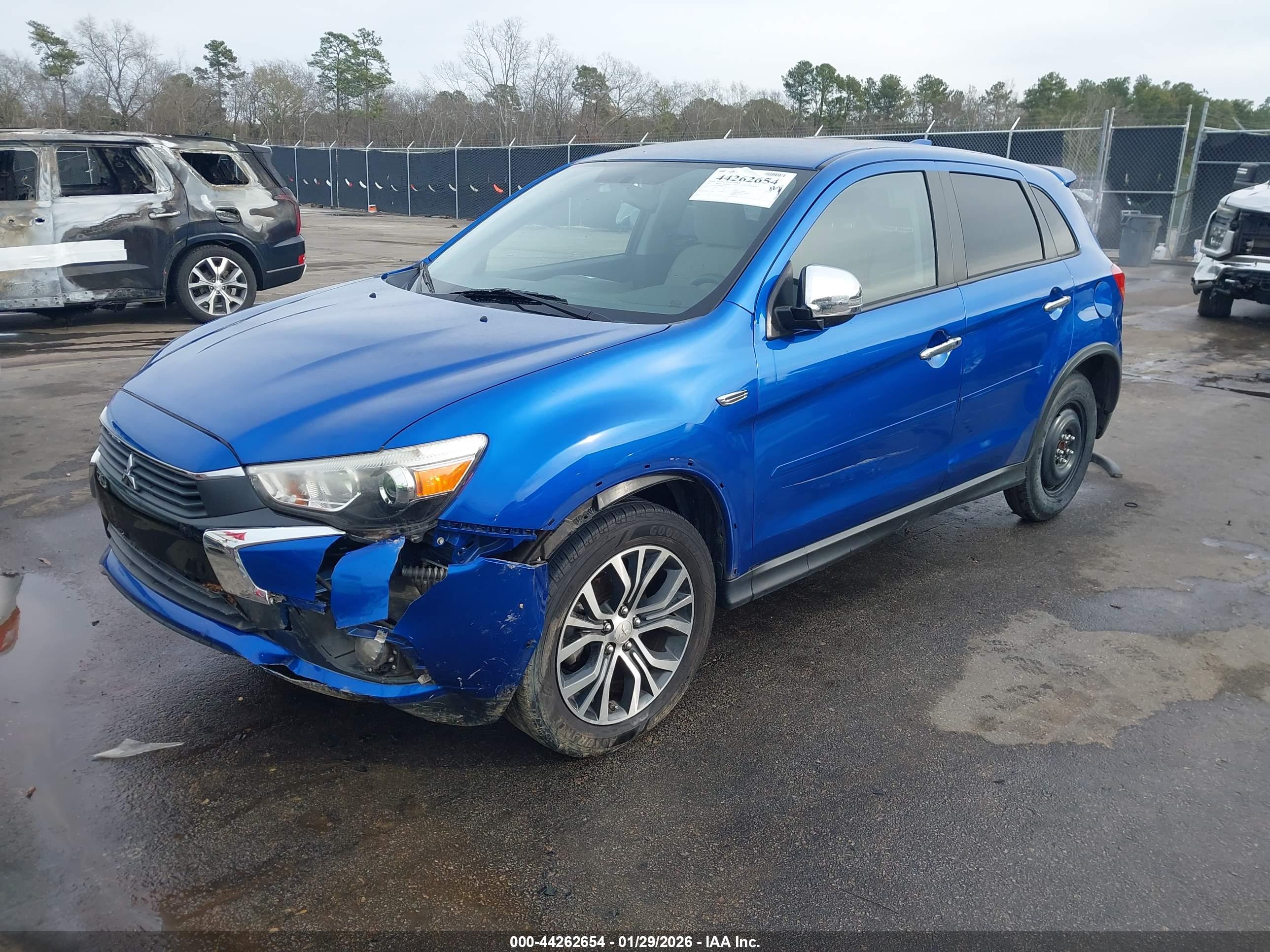 MITSUBISHI OUTLANDER image 2