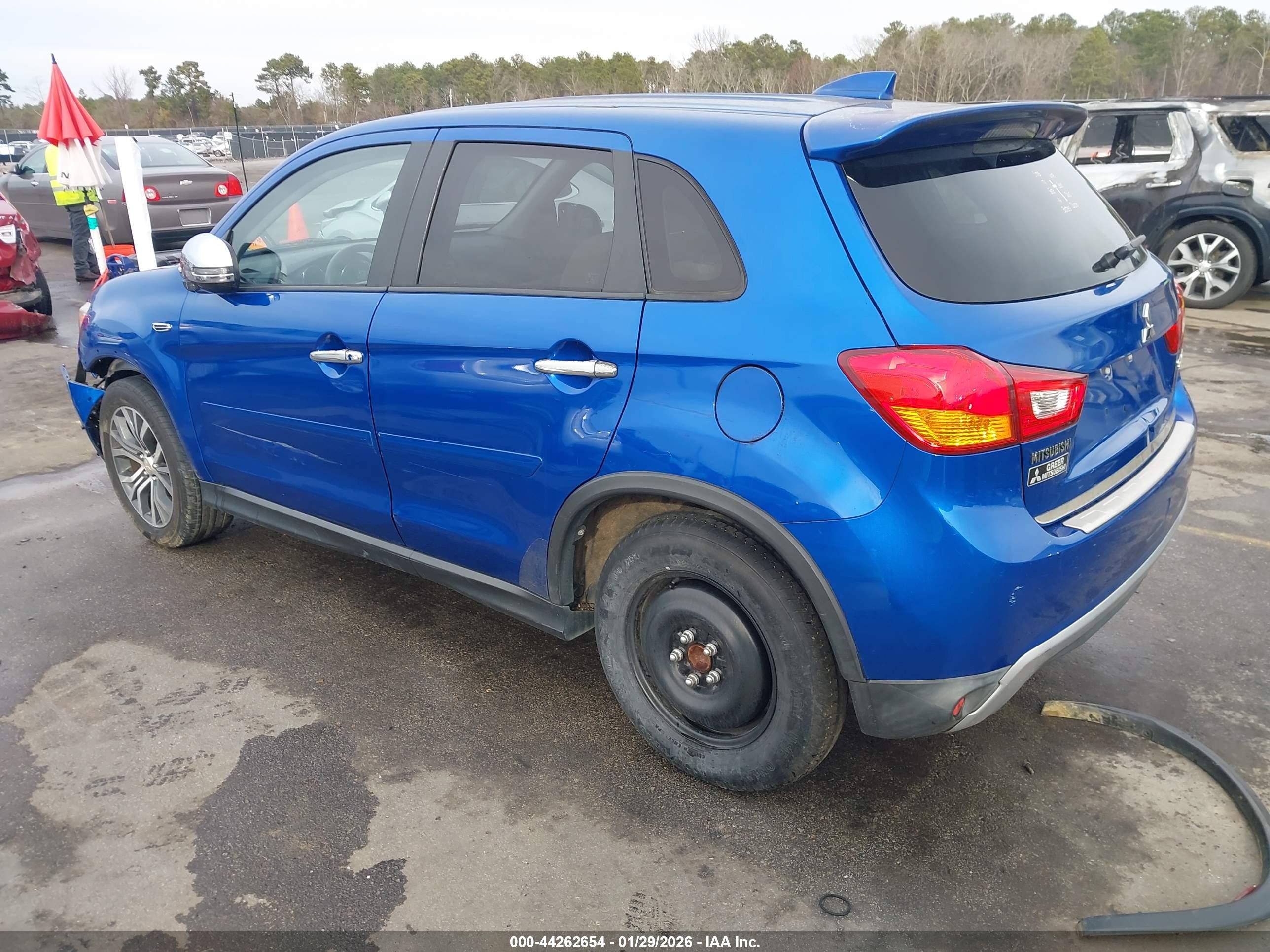 MITSUBISHI OUTLANDER image 3