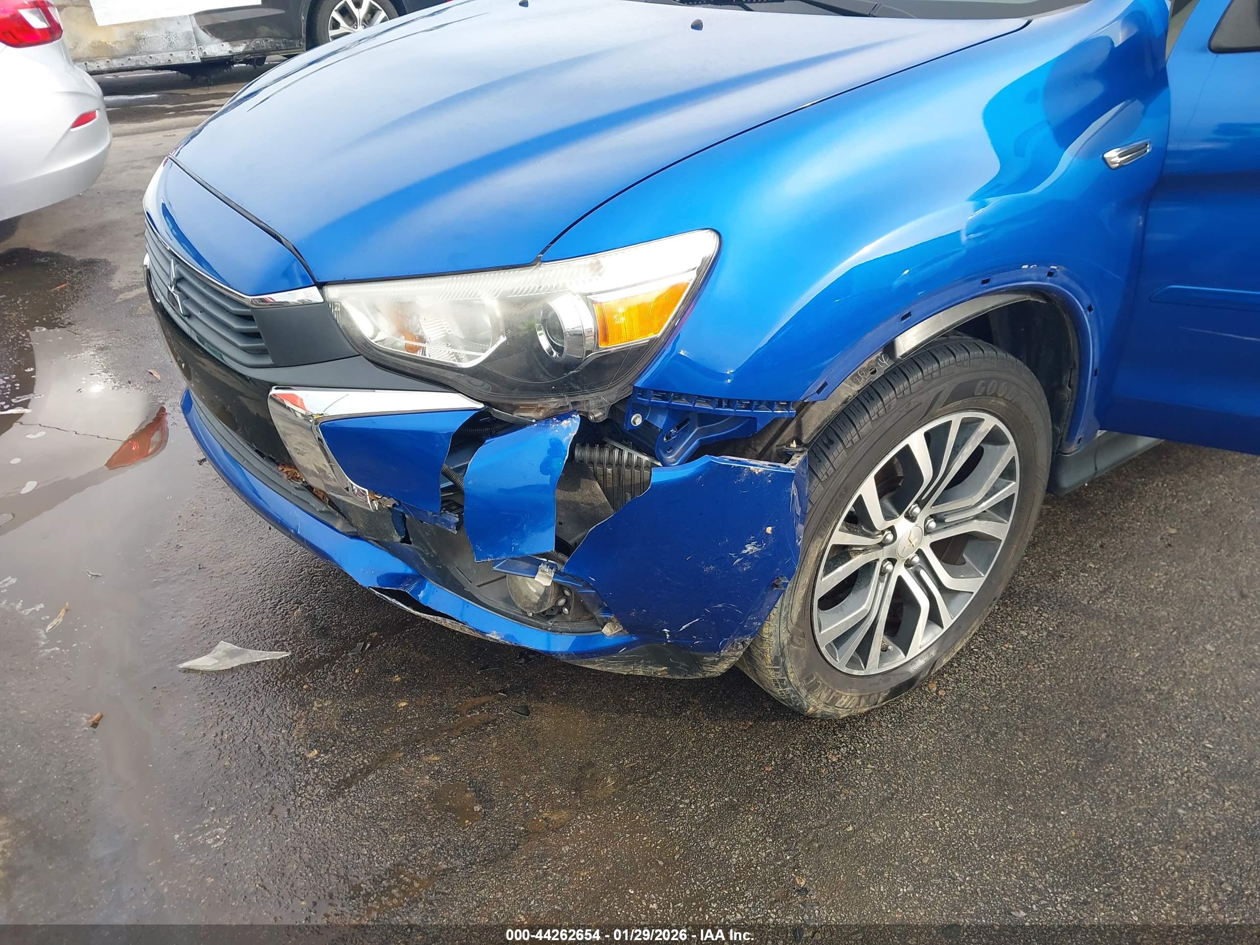 MITSUBISHI OUTLANDER image 6