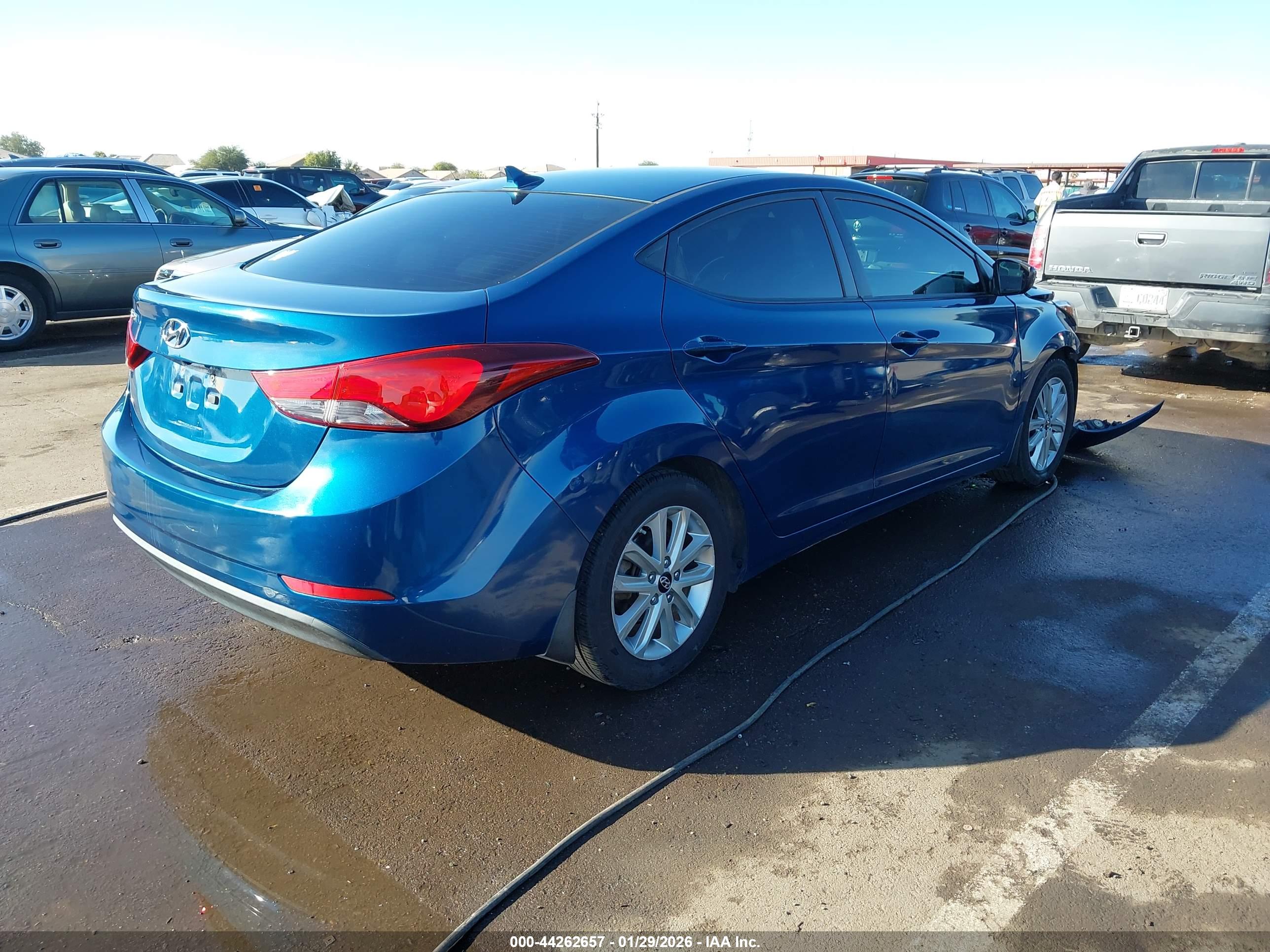 HYUNDAI ELANTRA image 4