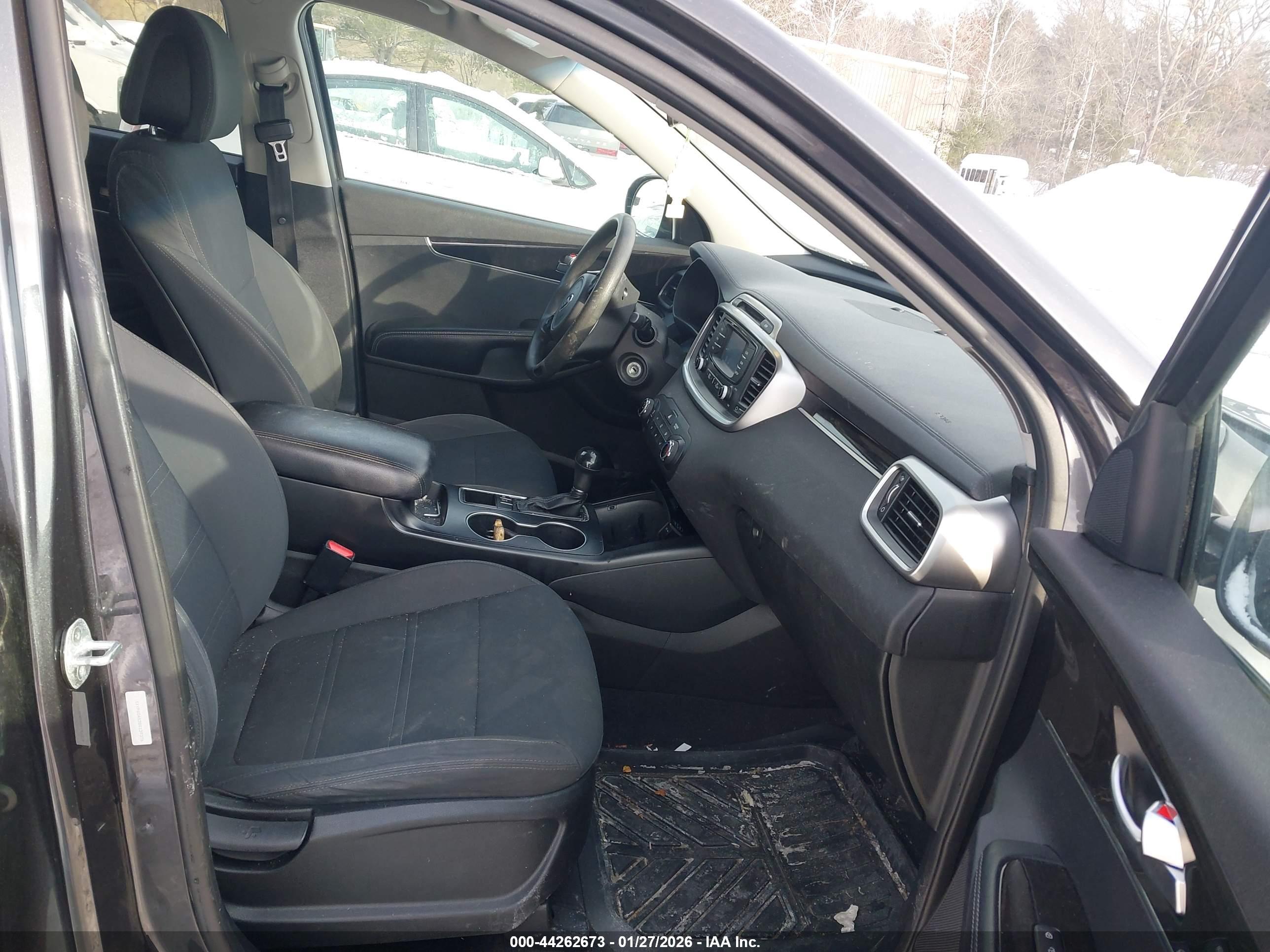 KIA SORENTO image 5