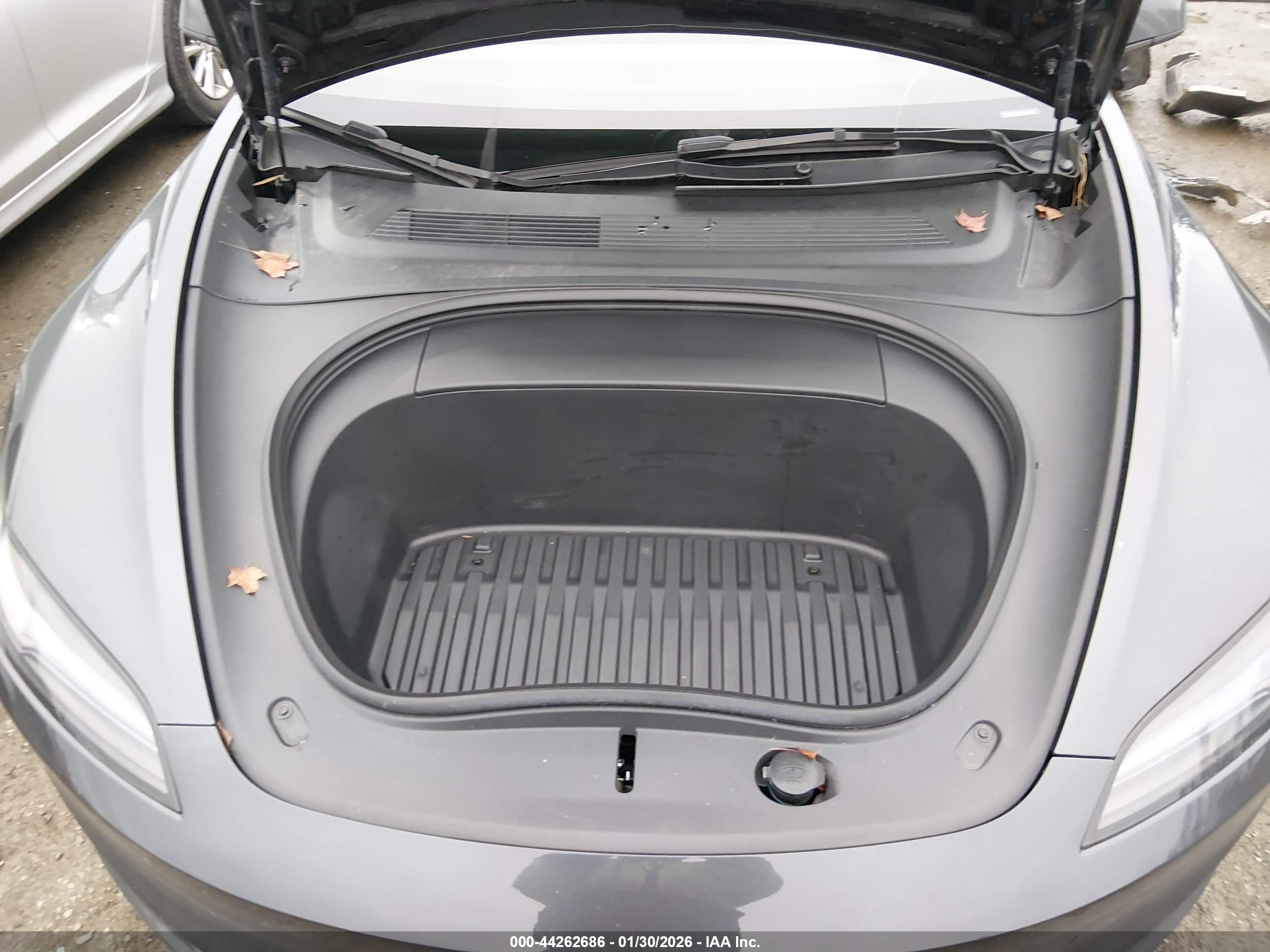 TESLA MODEL image 10