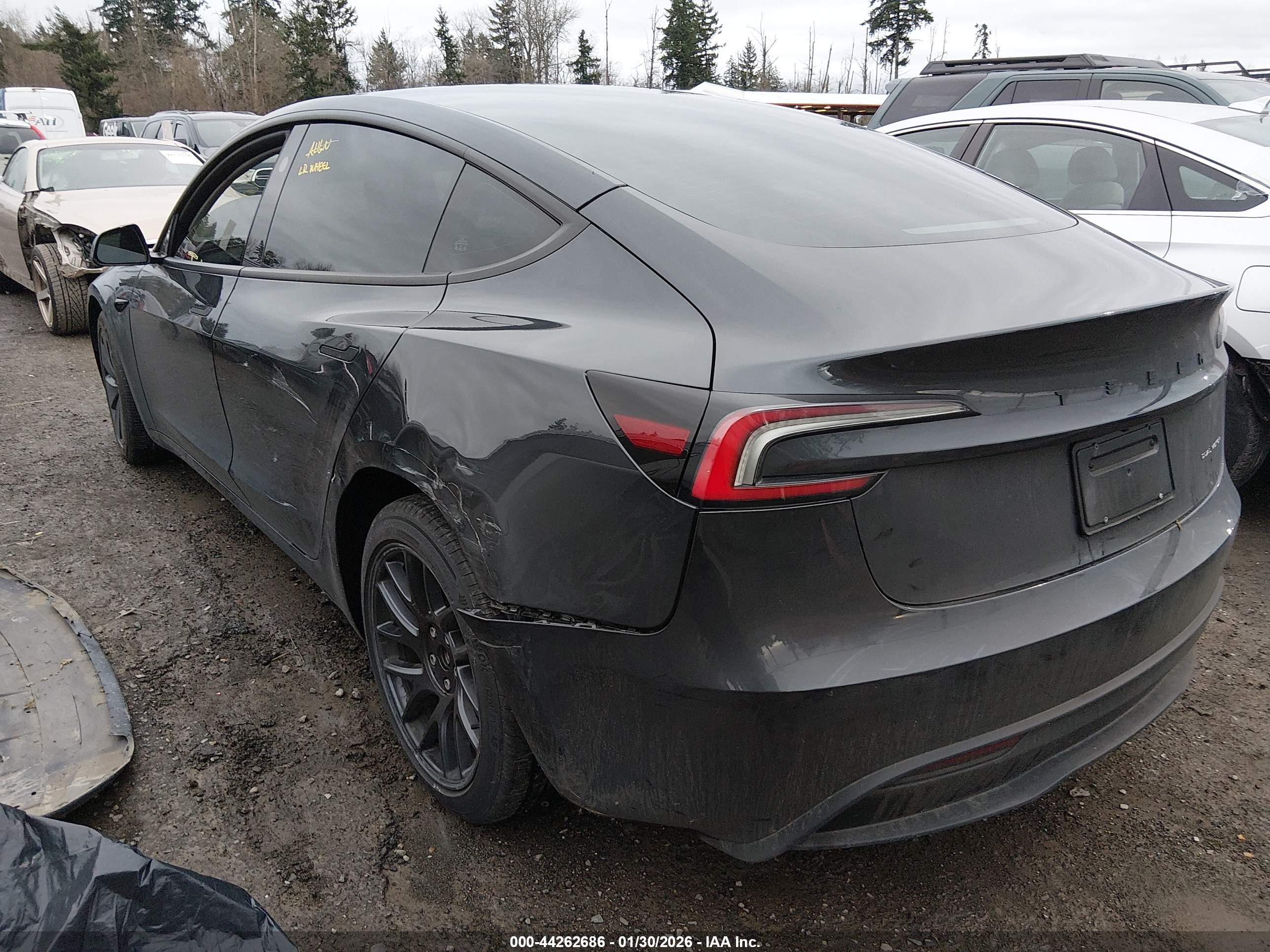 TESLA MODEL image 3