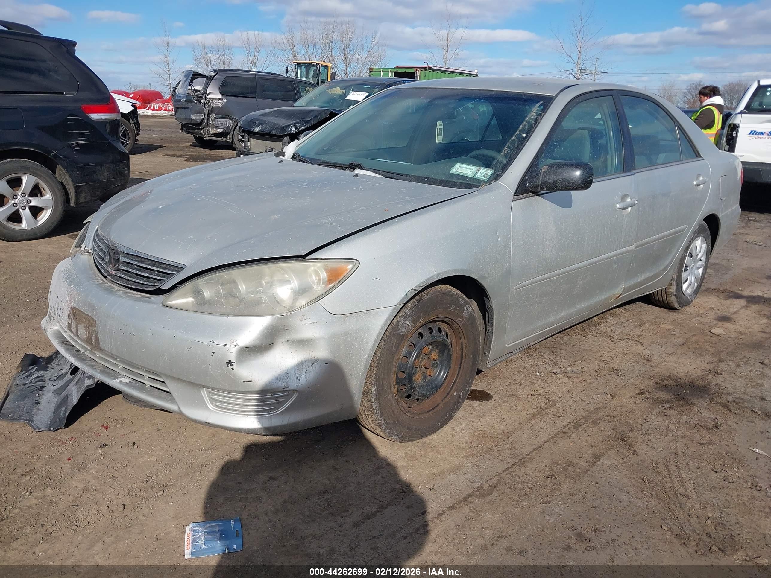 TOYOTA CAMRY image 2
