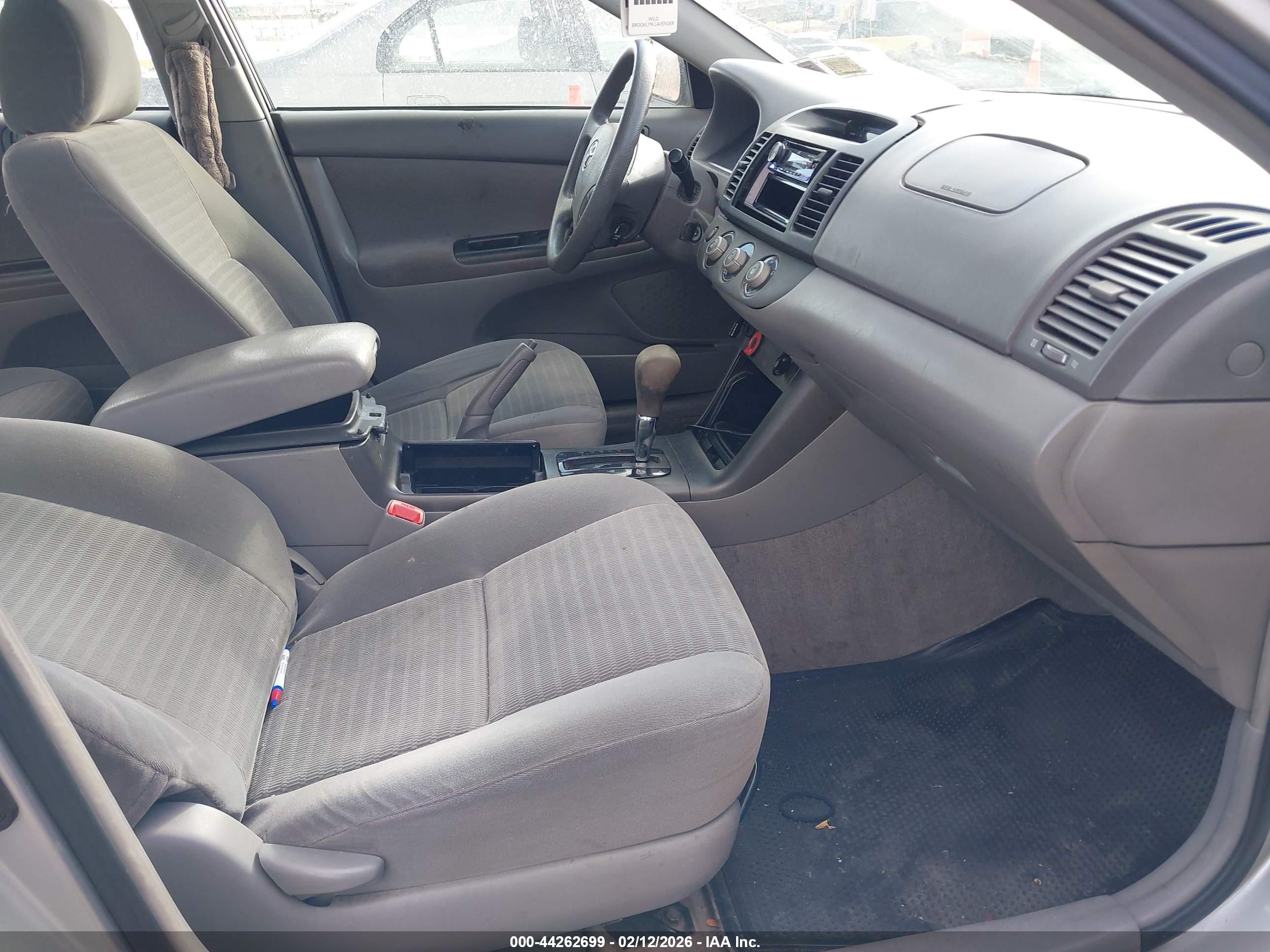 TOYOTA CAMRY image 5