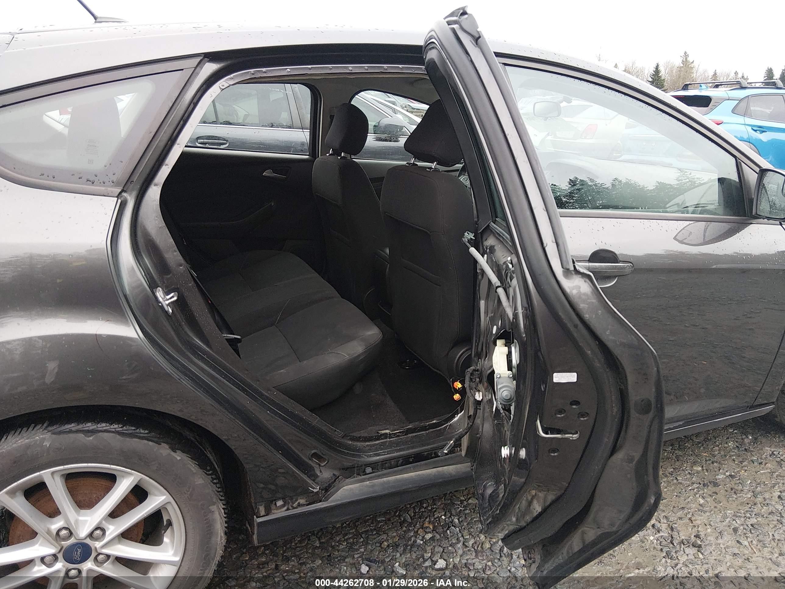 FORD FOCUS image 8