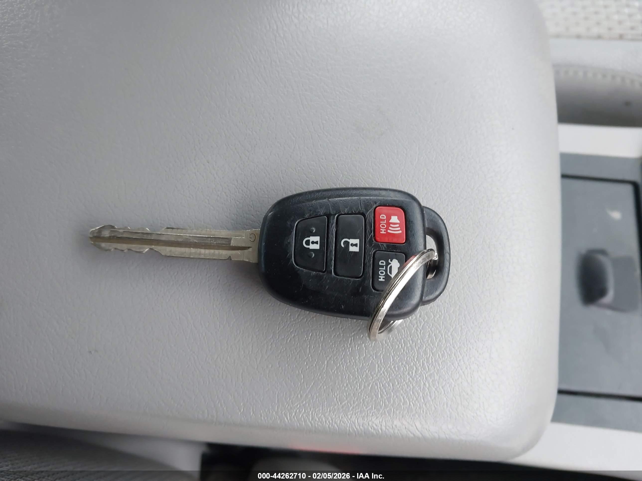 TOYOTA CAMRY image 11