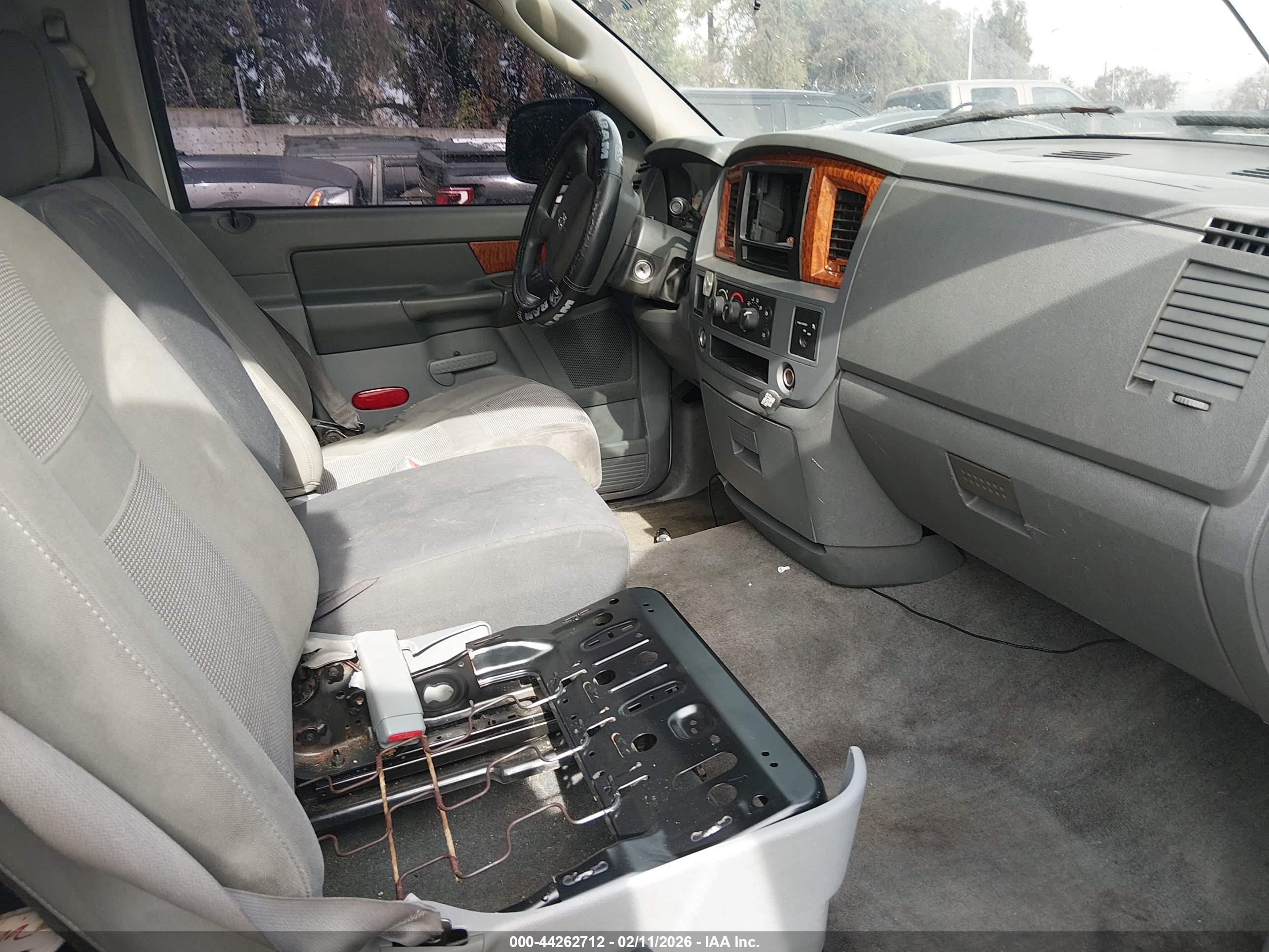 DODGE RAM image 5