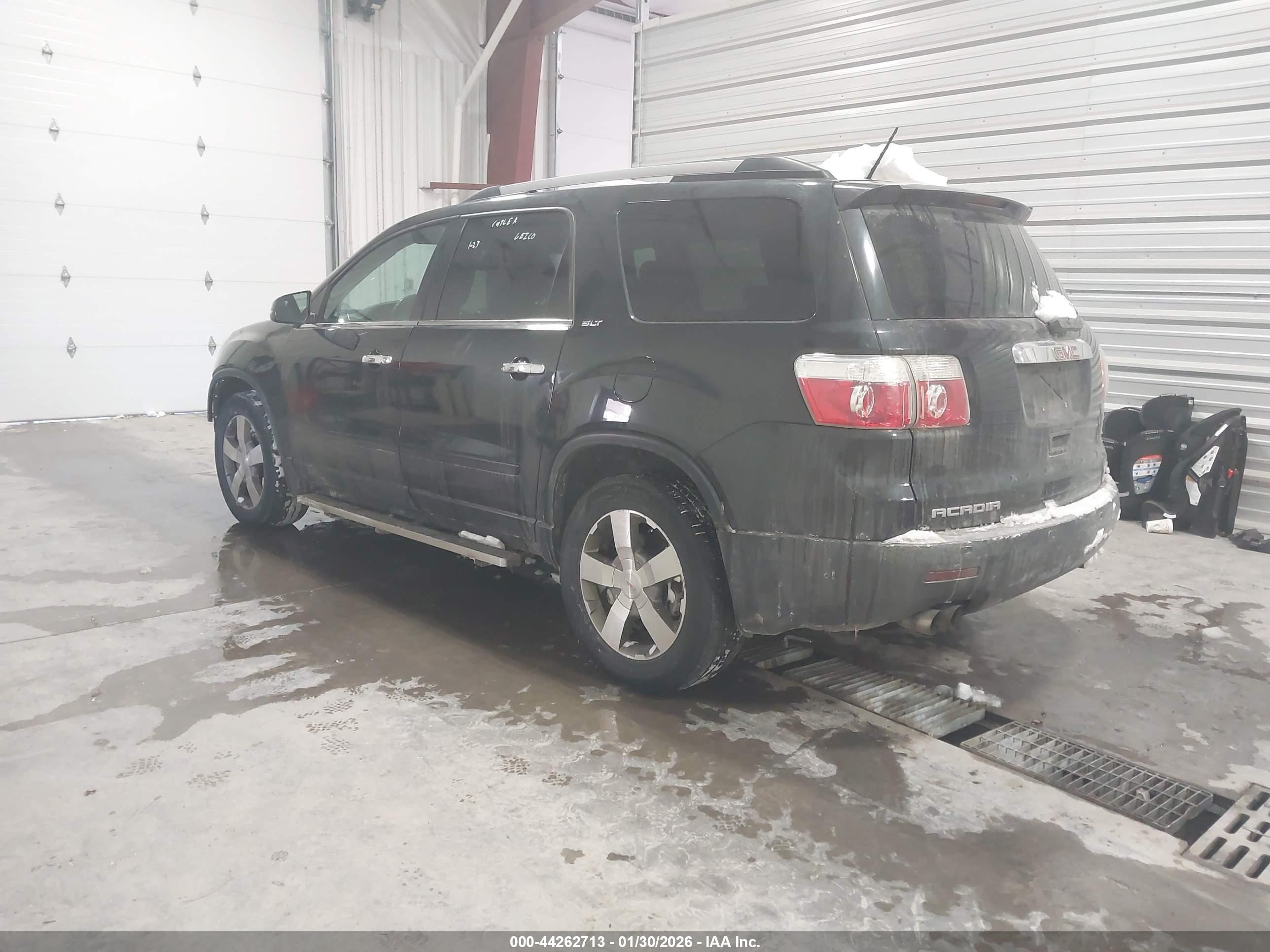 GMC ACADIA image 3