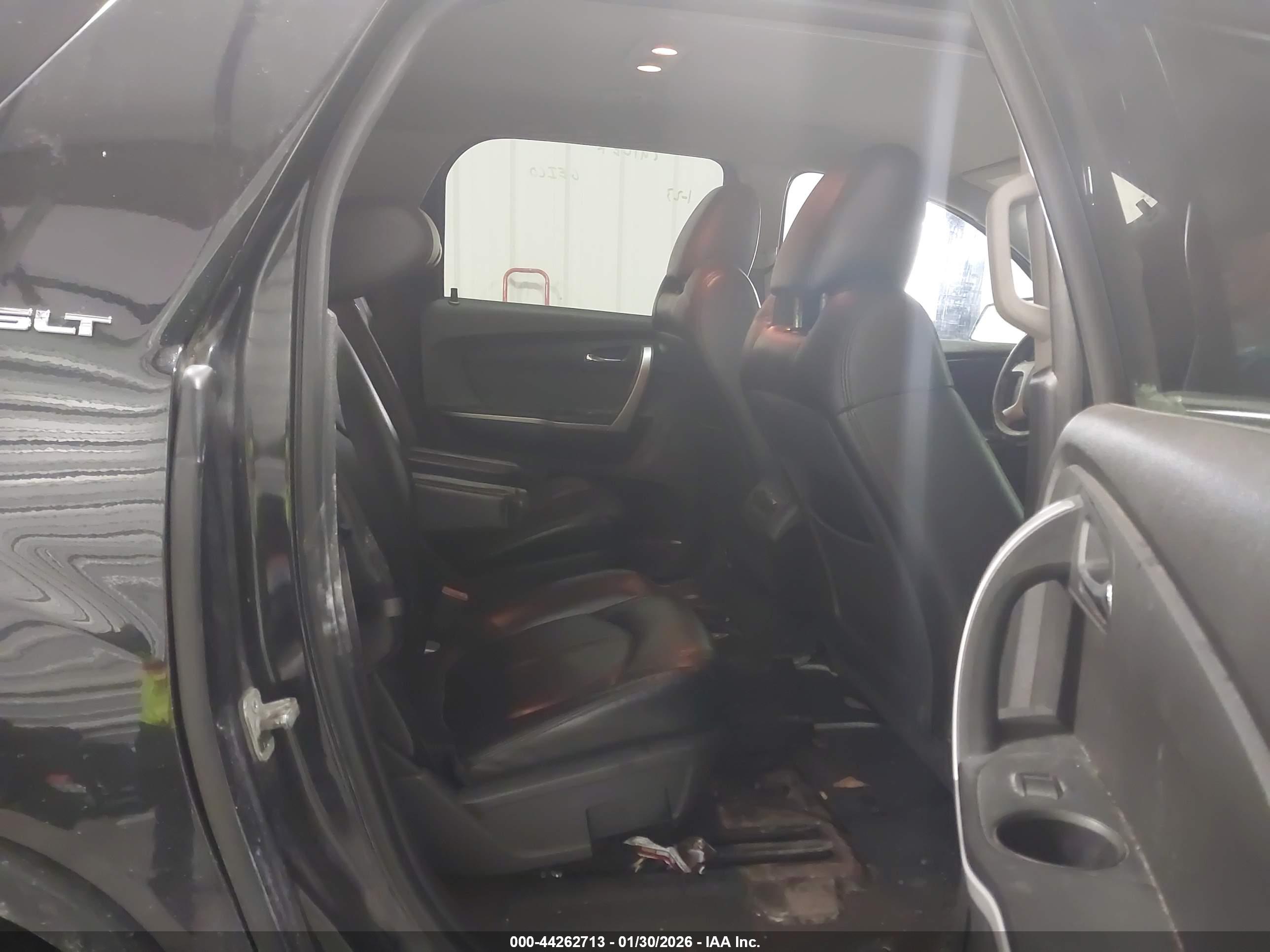 GMC ACADIA image 8