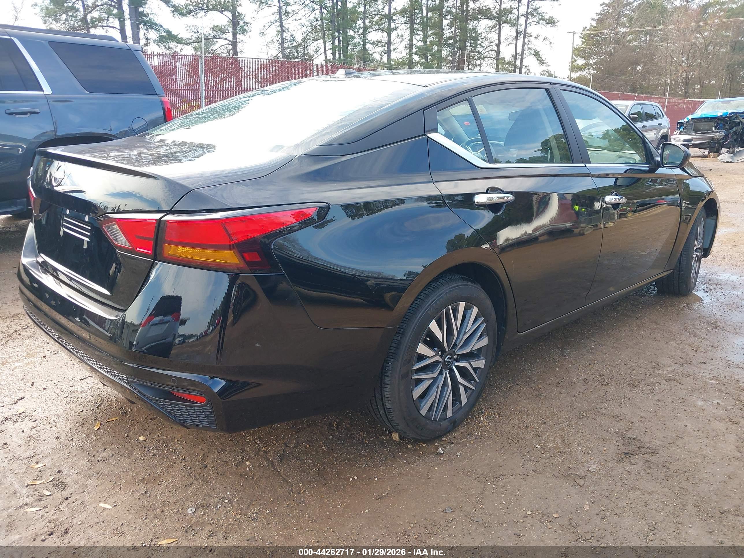 NISSAN ALTIMA image 4