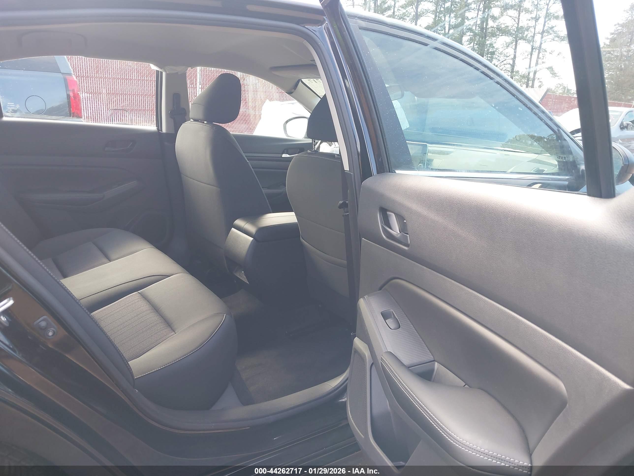 NISSAN ALTIMA image 8