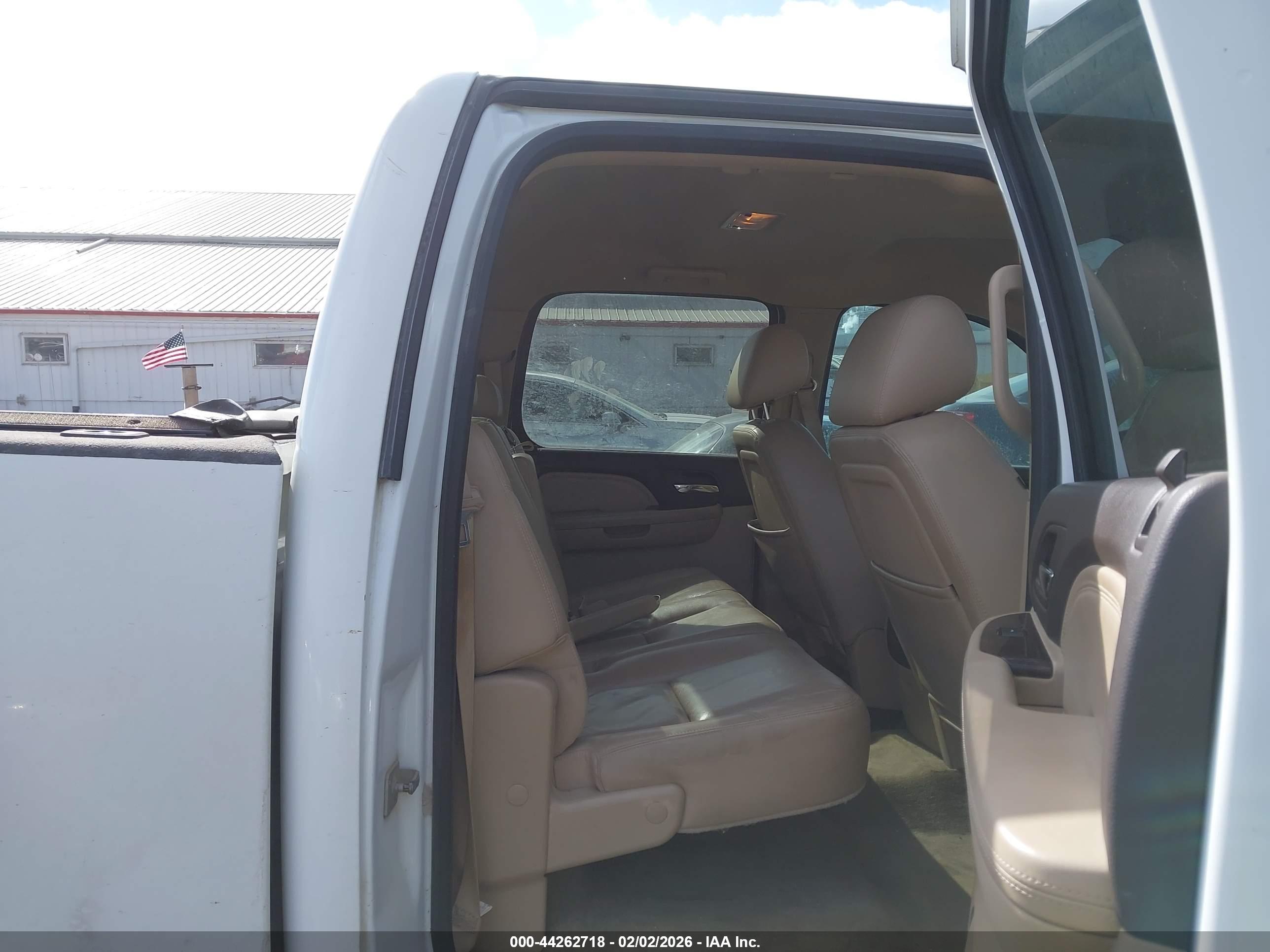 GMC SIERRA image 8