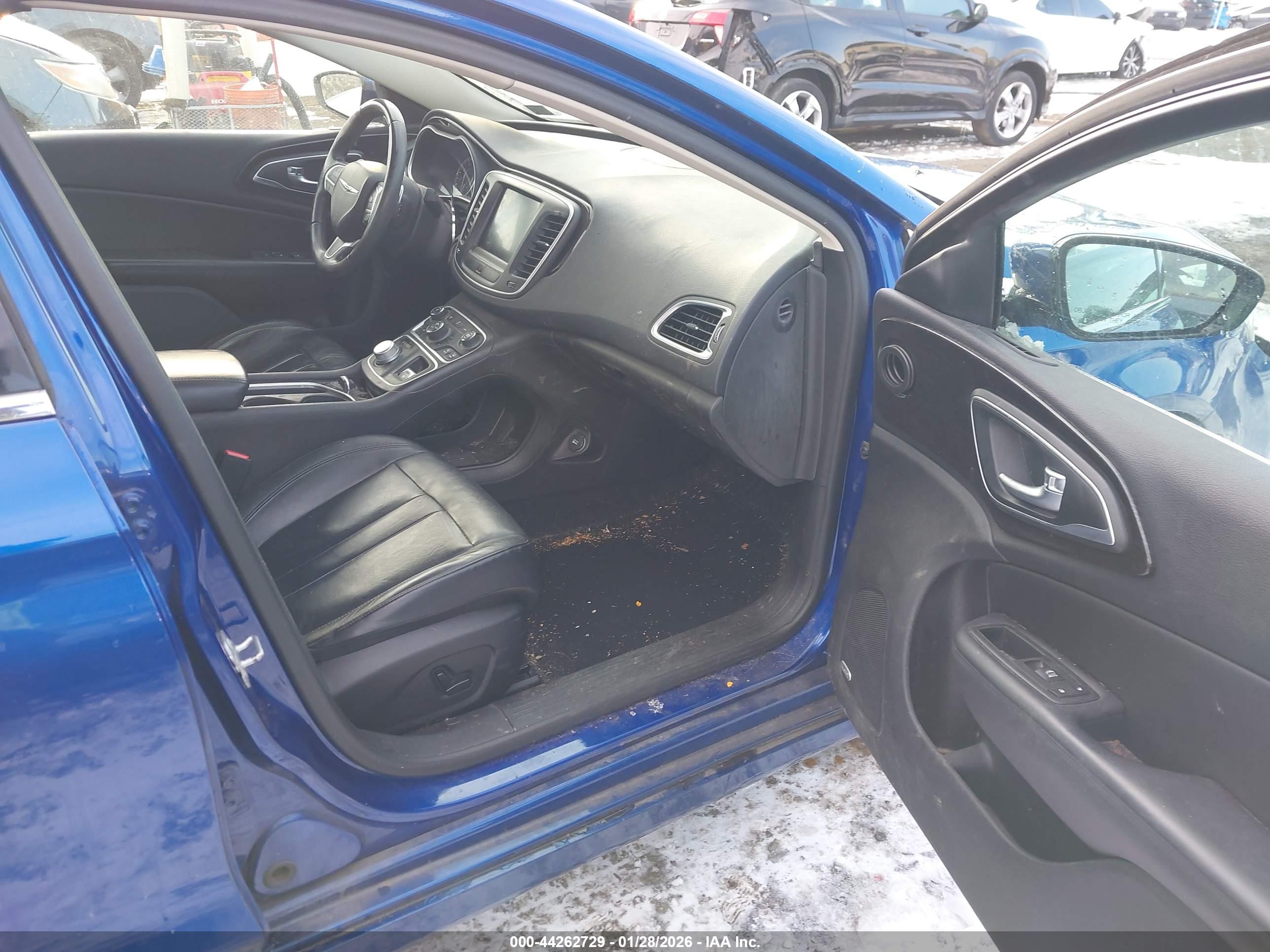 CHRYSLER 200 image 5