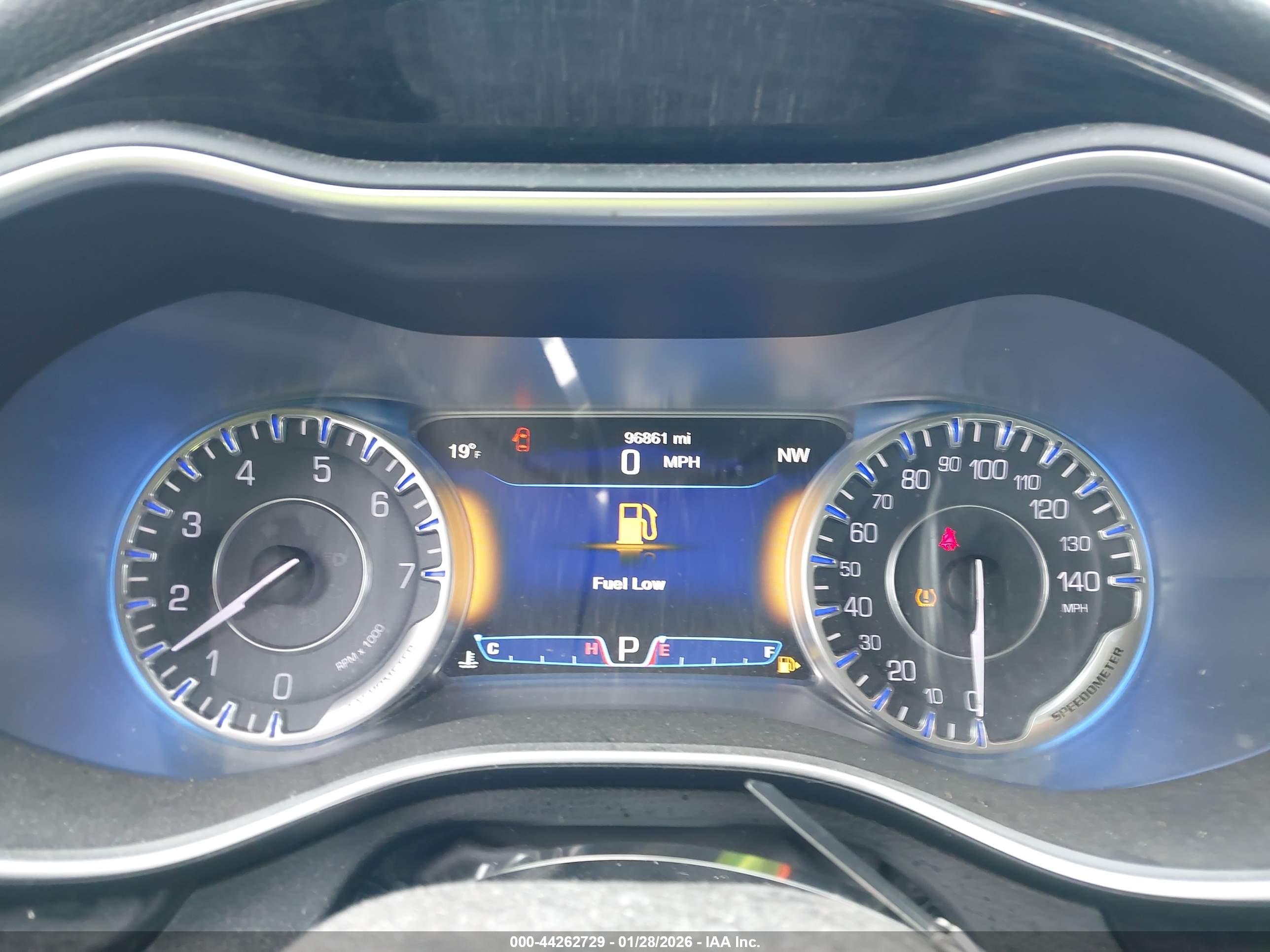 CHRYSLER 200 image 7