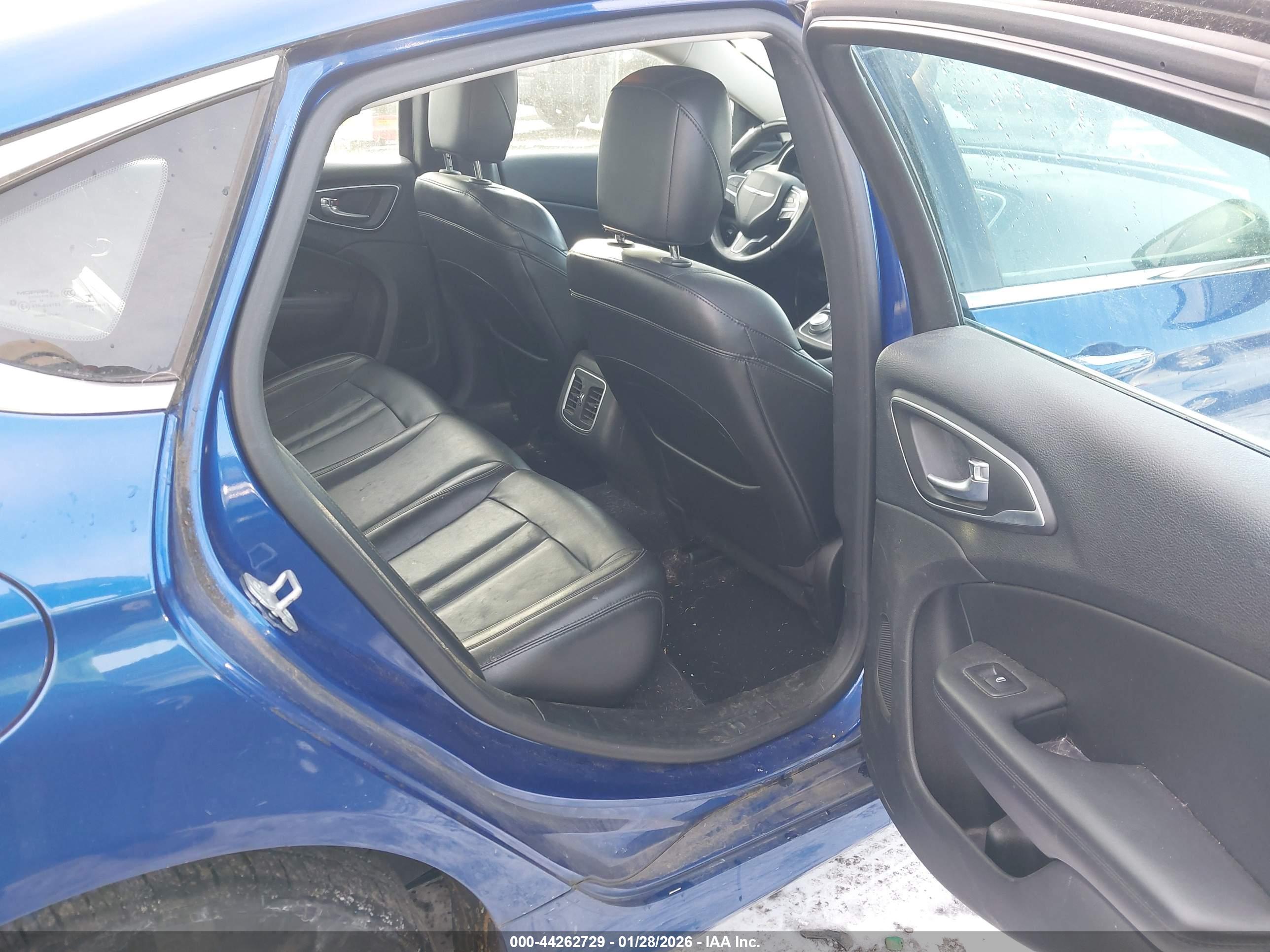CHRYSLER 200 image 8