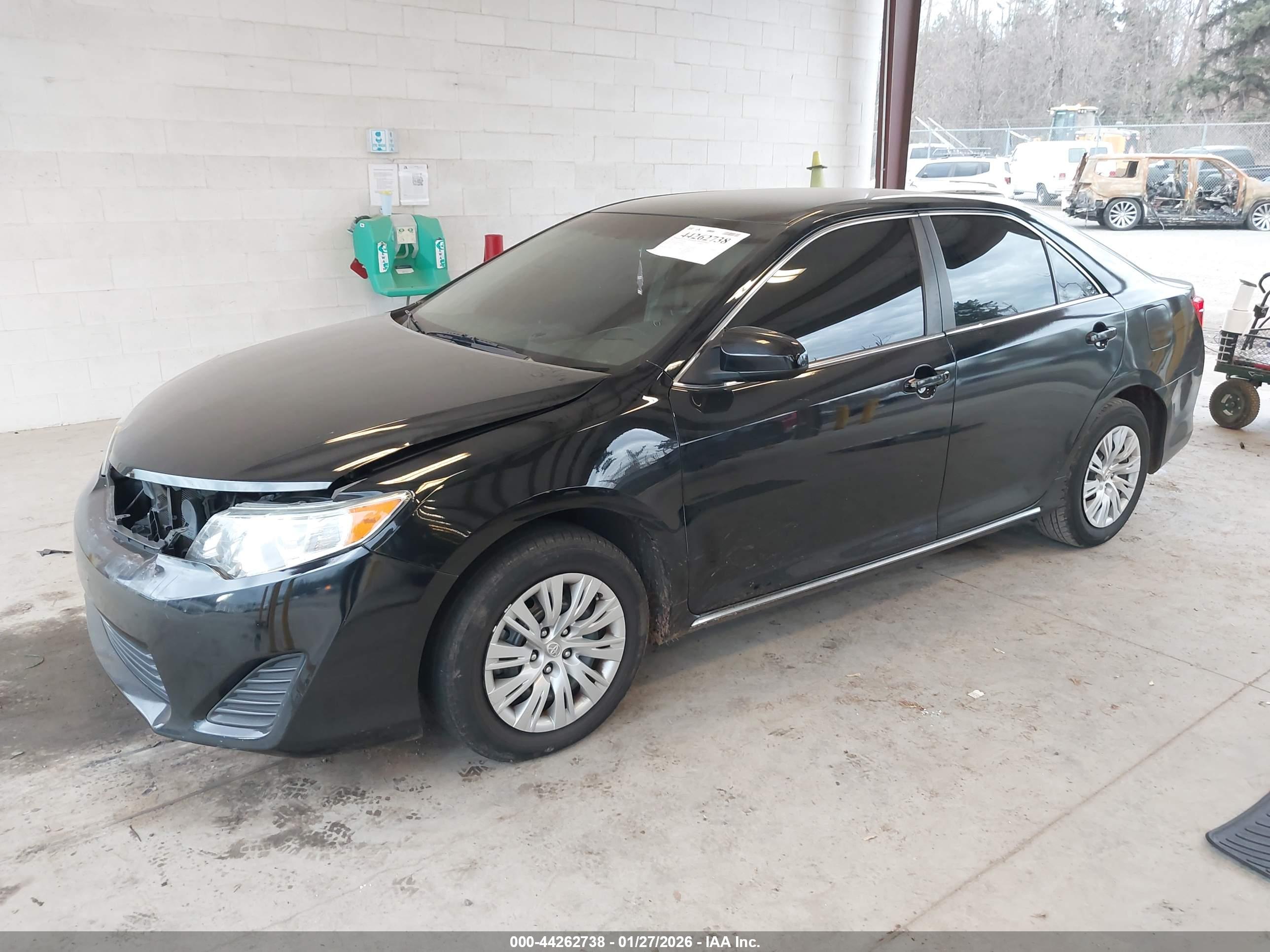 TOYOTA CAMRY image 2