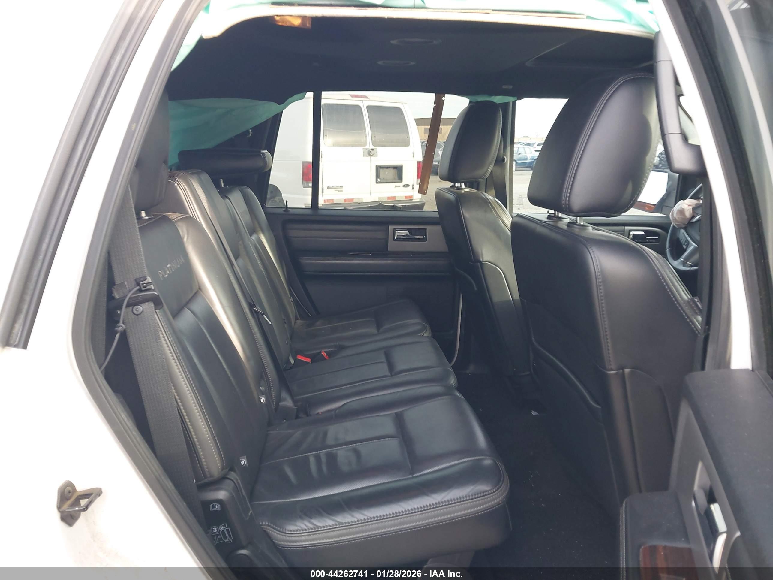 FORD EXPEDITION image 8
