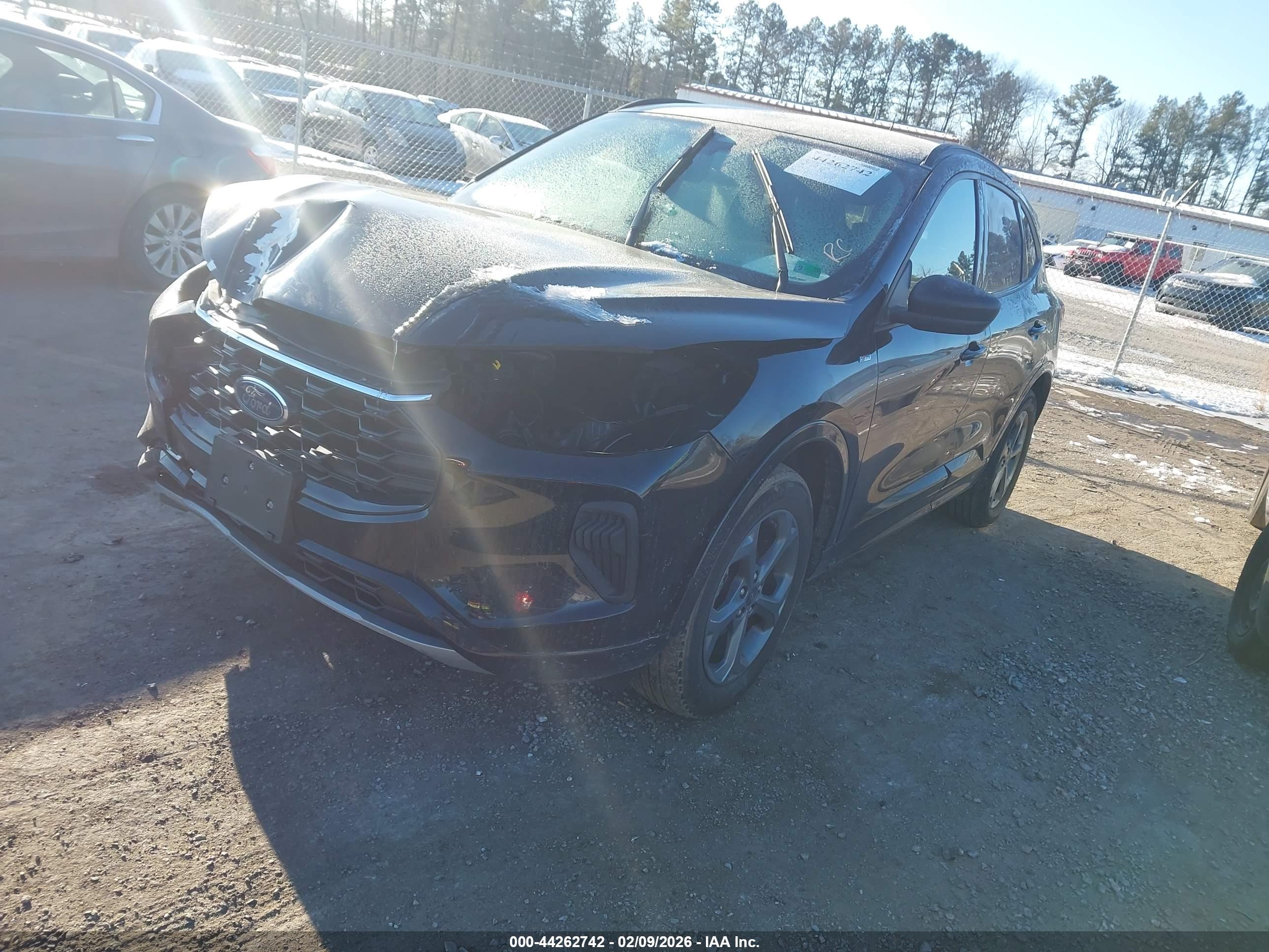 FORD ESCAPE image 2