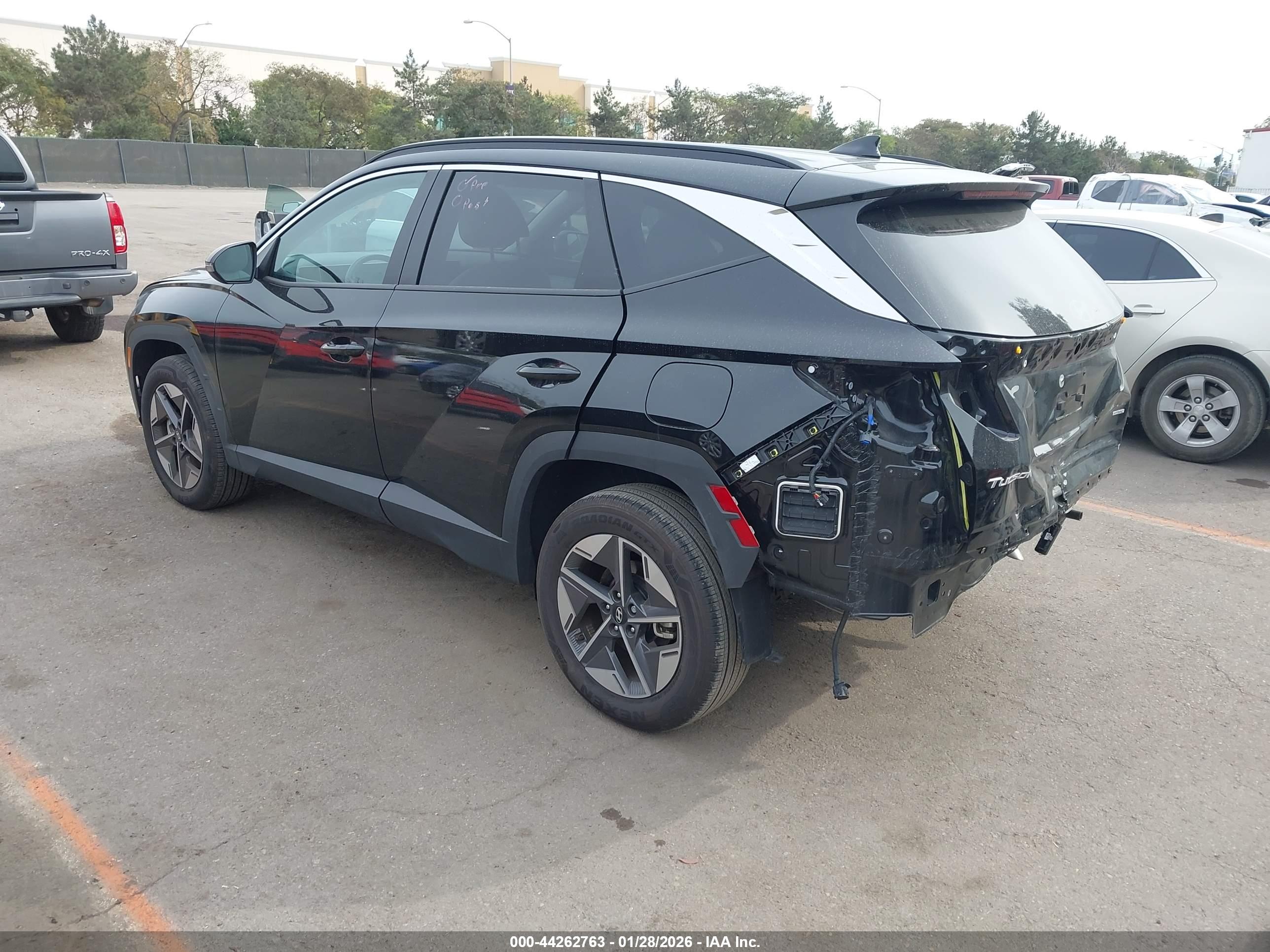 HYUNDAI TUCSON image 3