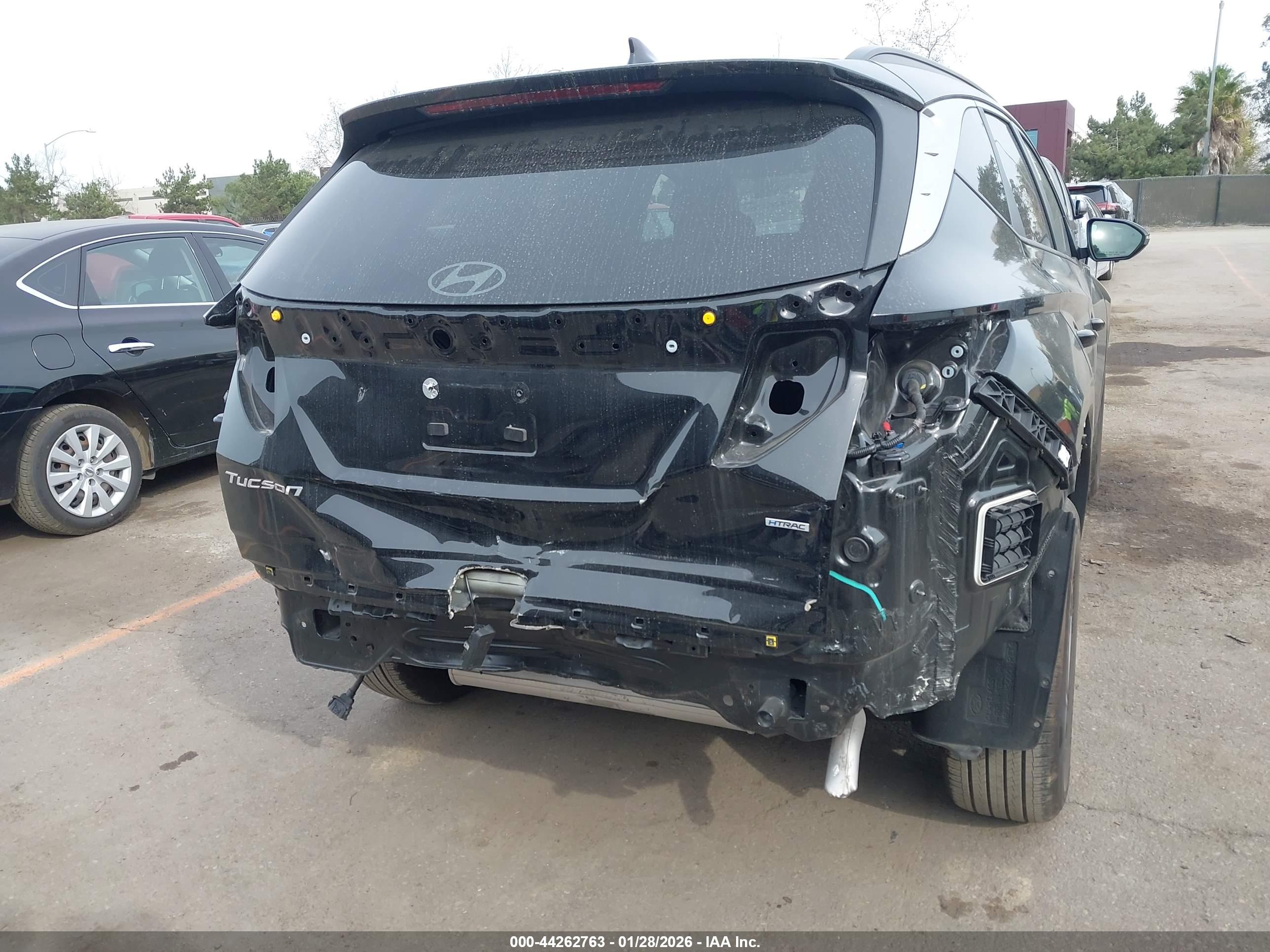 HYUNDAI TUCSON image 6