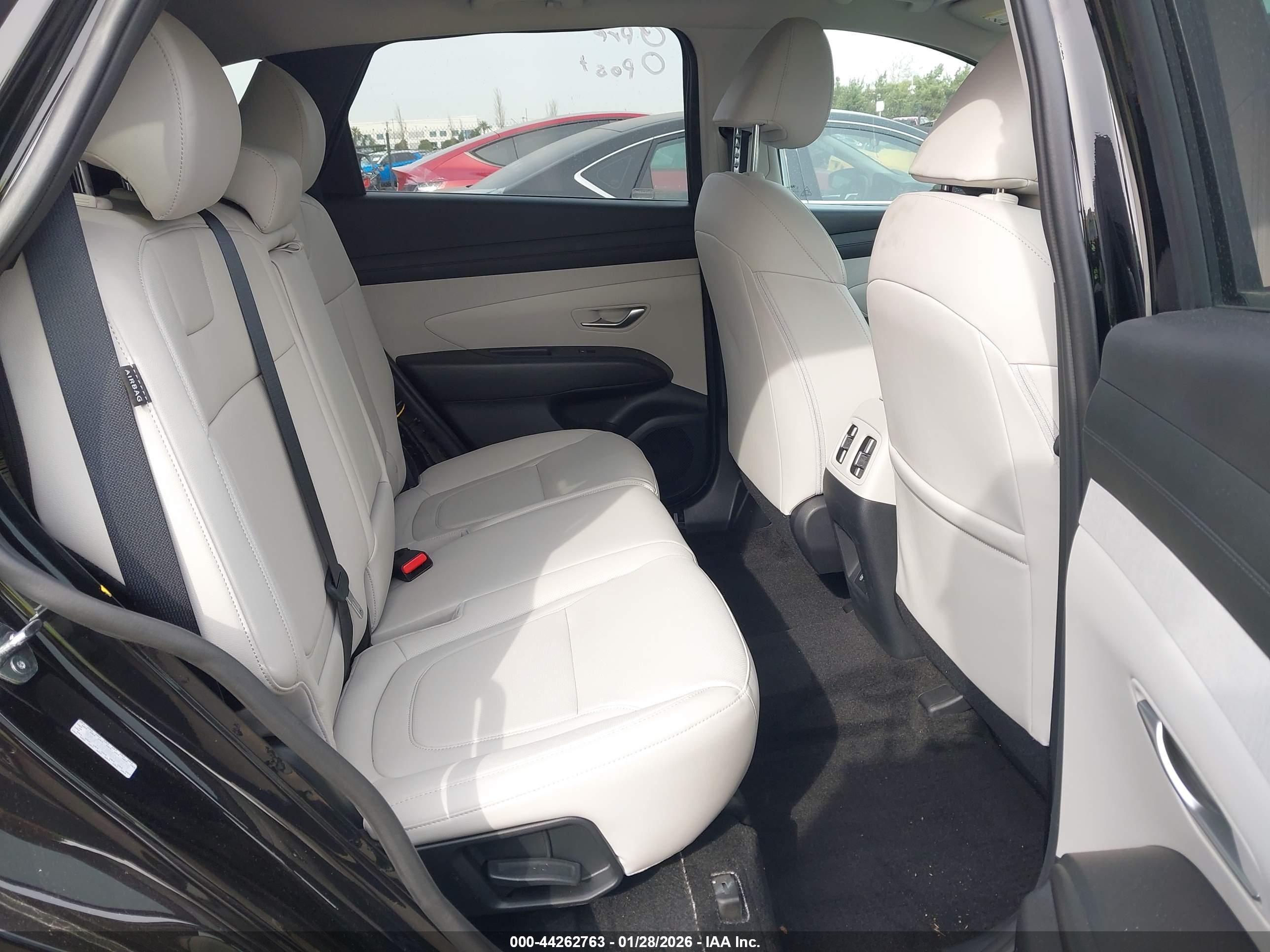 HYUNDAI TUCSON image 8