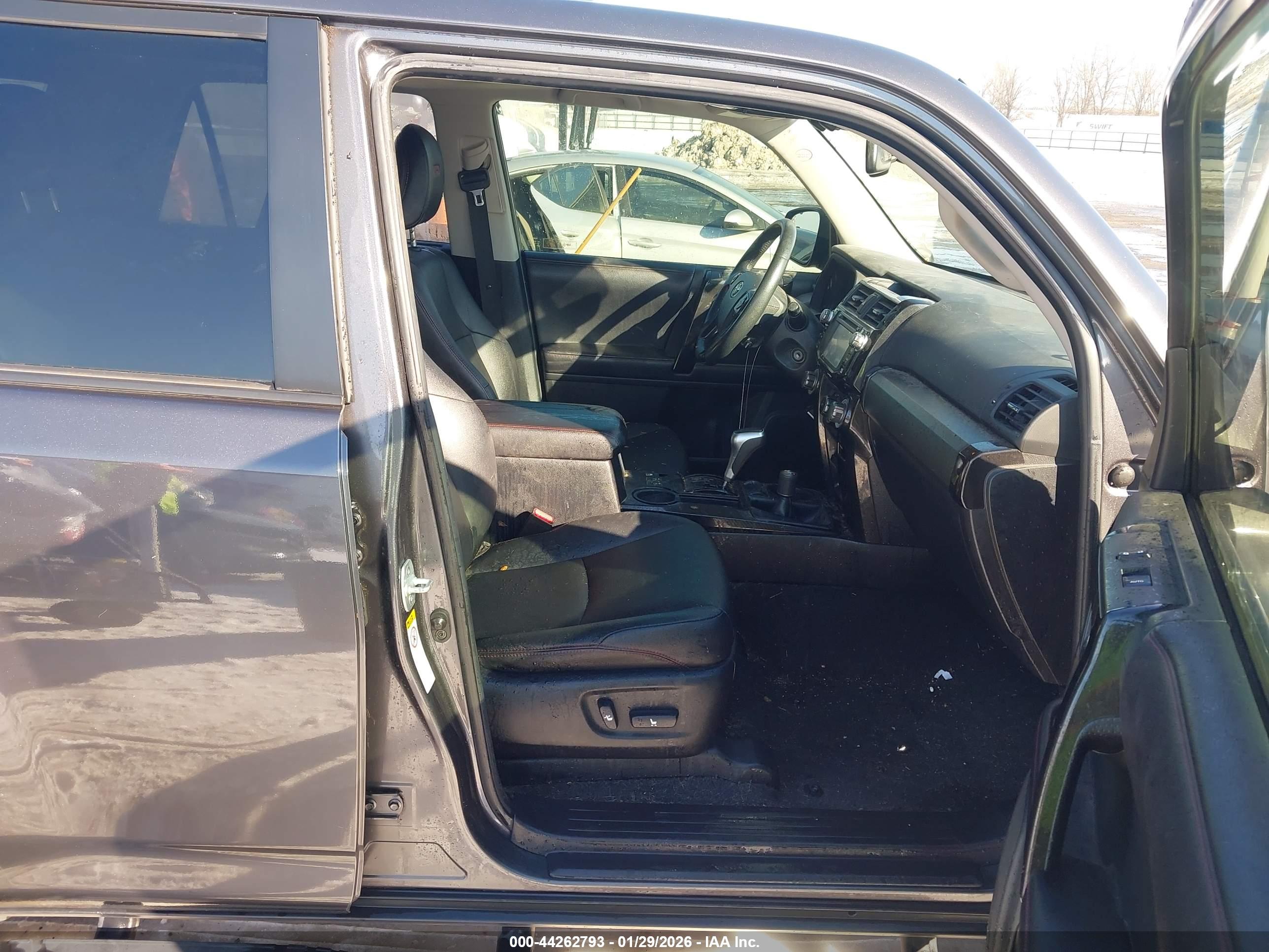 TOYOTA 4RUNNER image 5