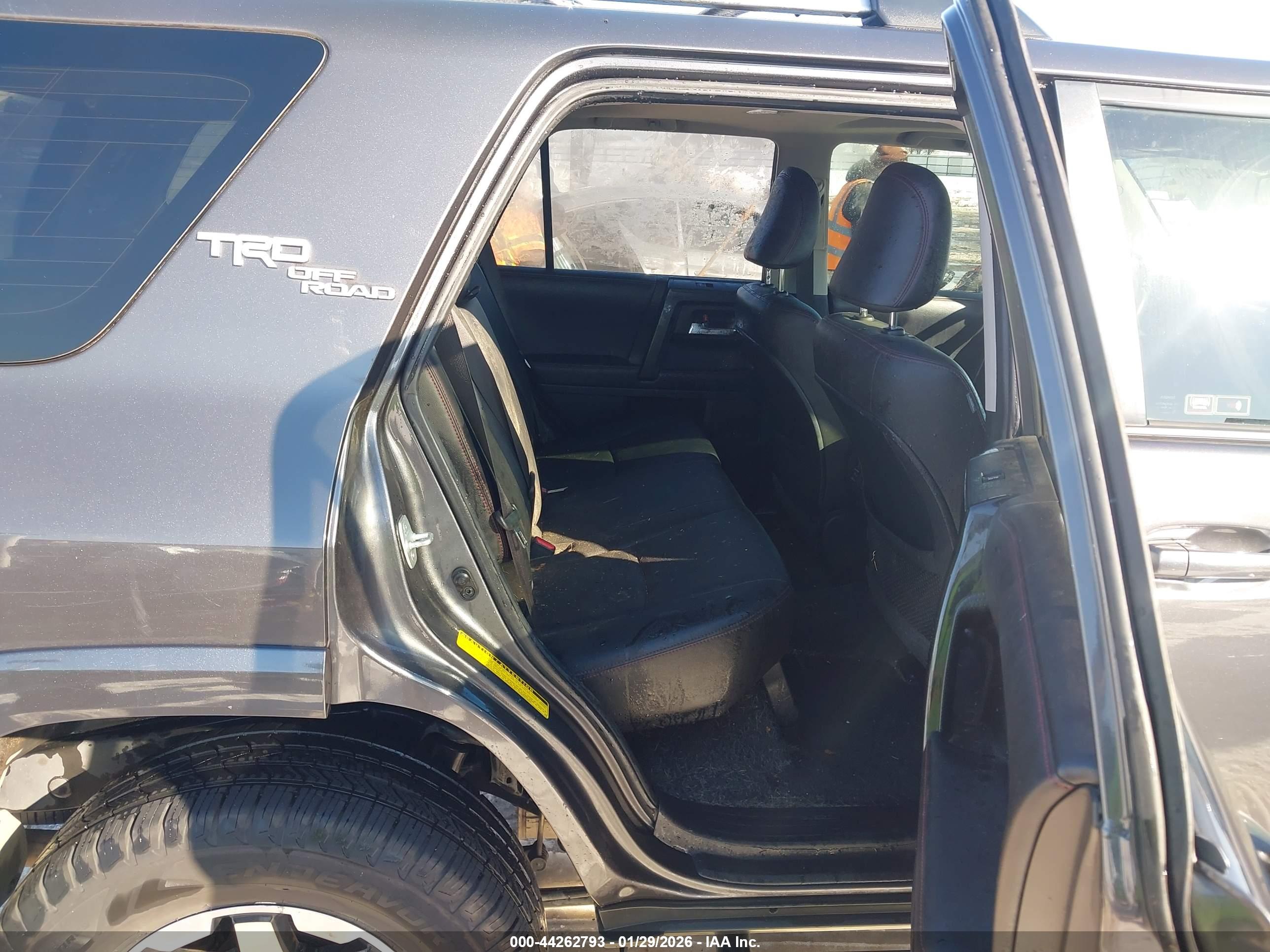 TOYOTA 4RUNNER image 8