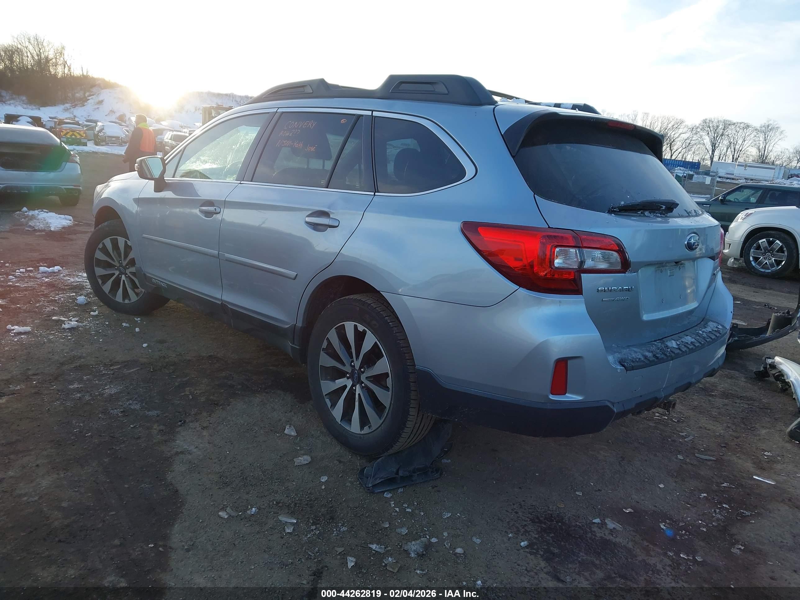 SUBARU OUTBACK image 3