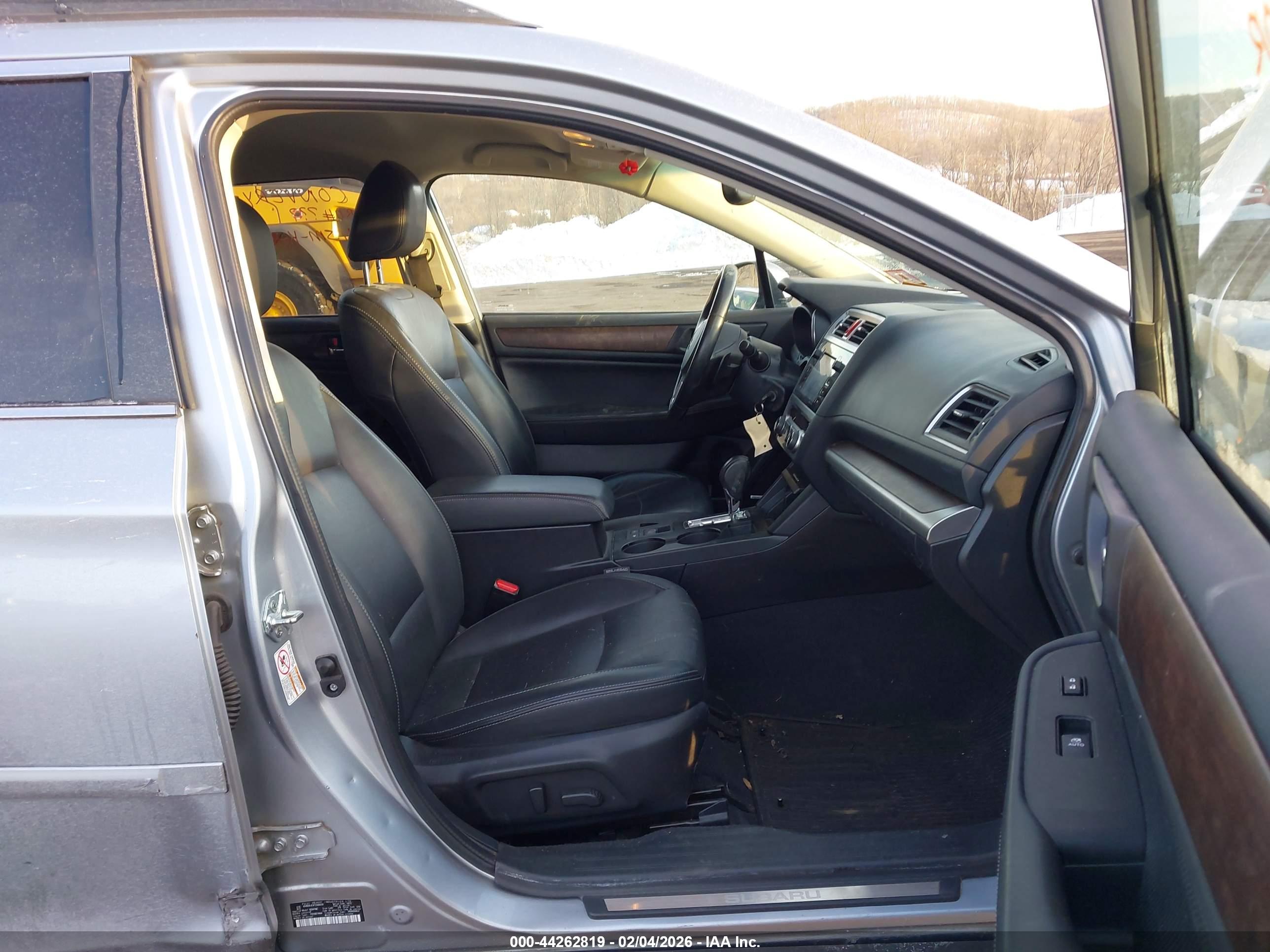 SUBARU OUTBACK image 5