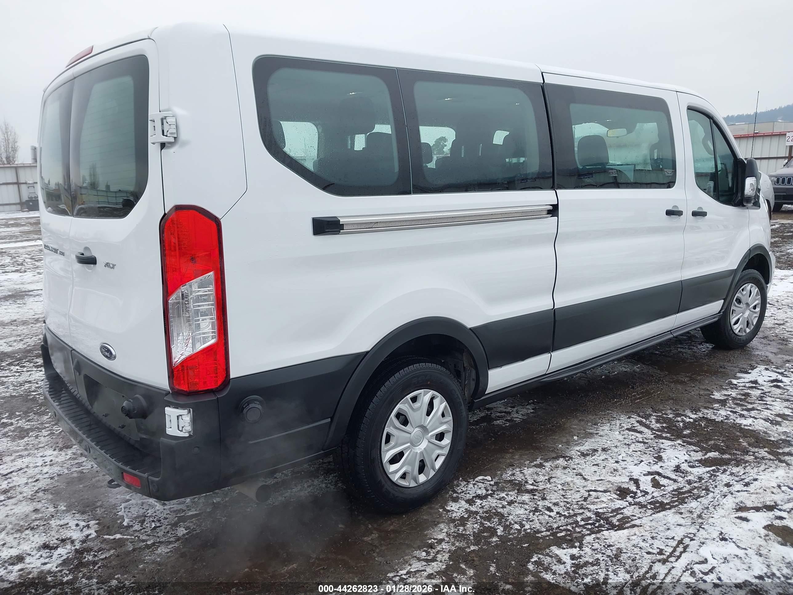 FORD TRANSIT-350 image 4