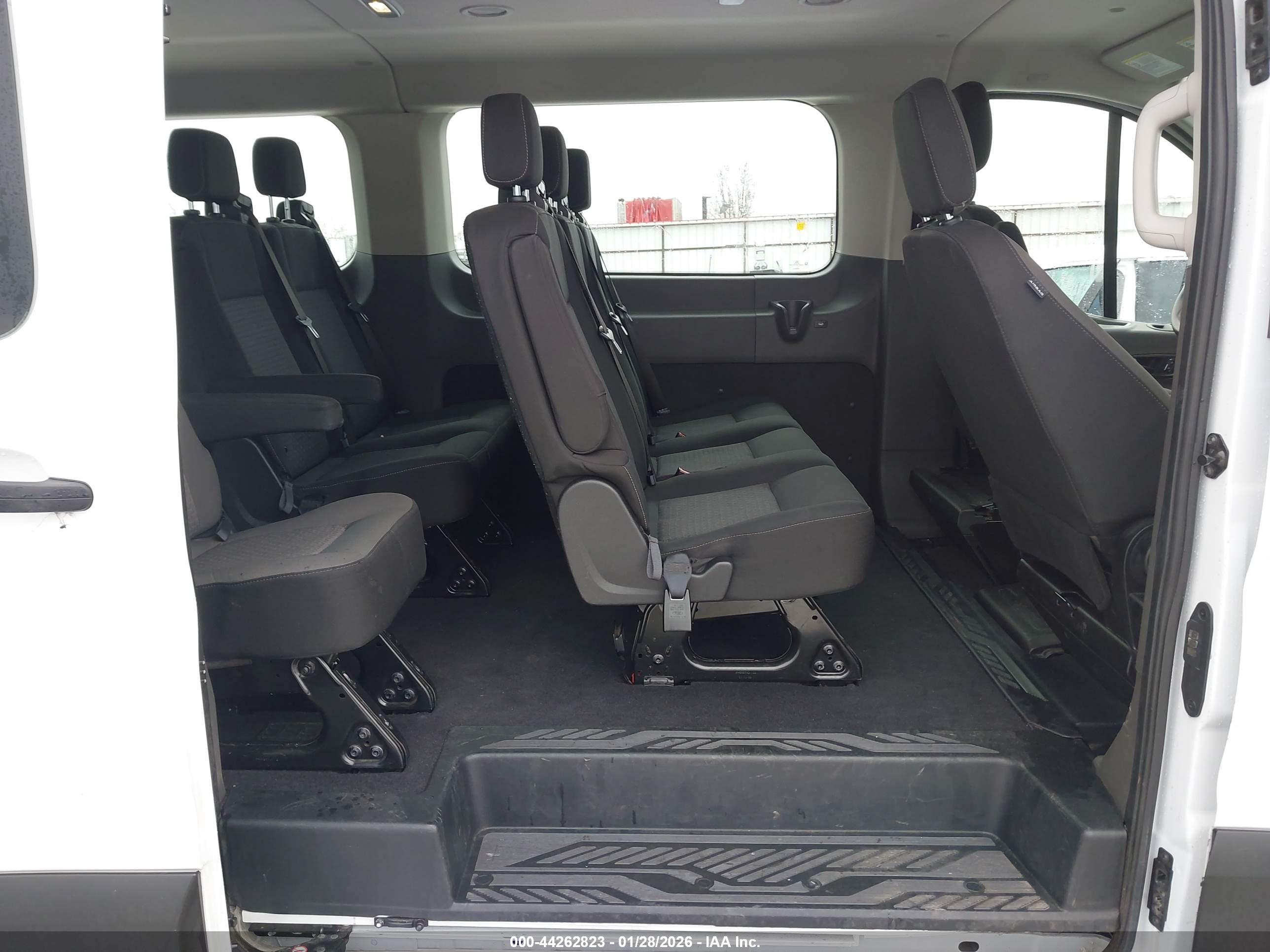 FORD TRANSIT-350 image 8