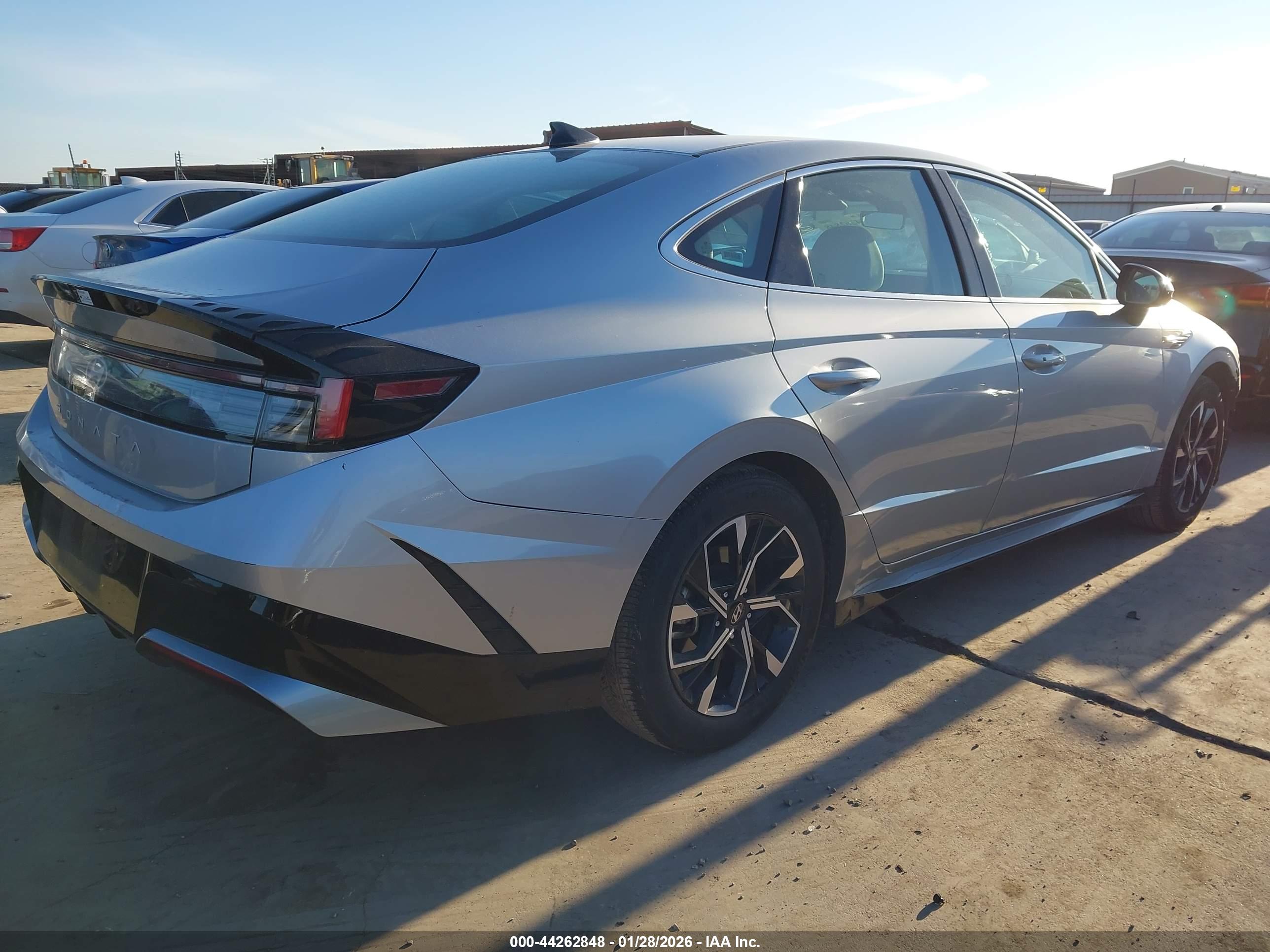 HYUNDAI SONATA image 4