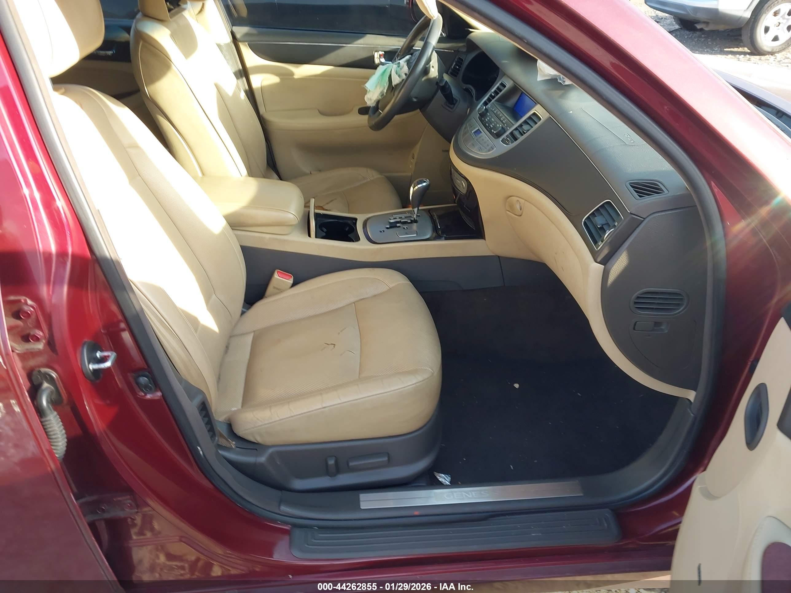 HYUNDAI GENESIS image 6