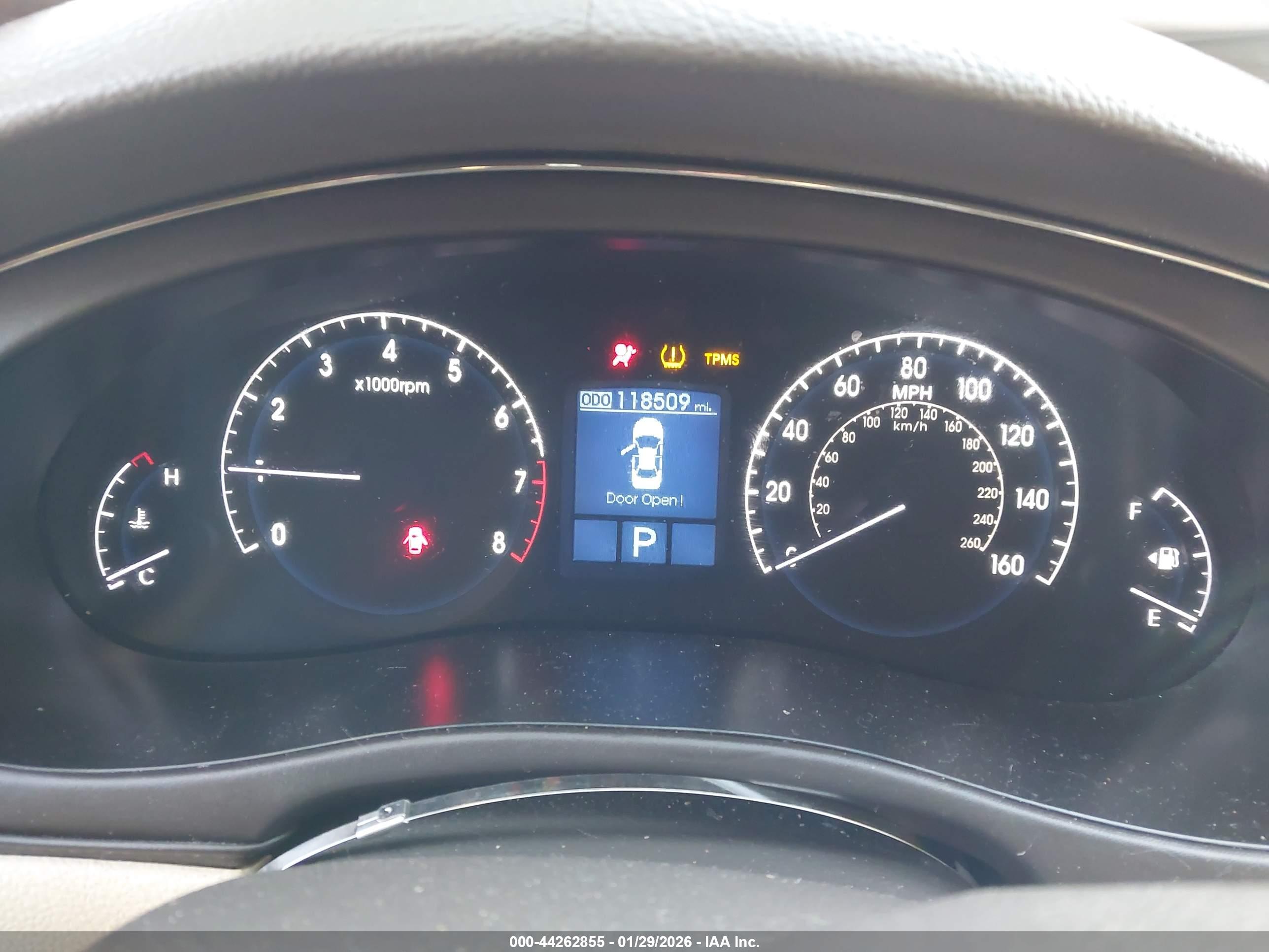 HYUNDAI GENESIS image 7