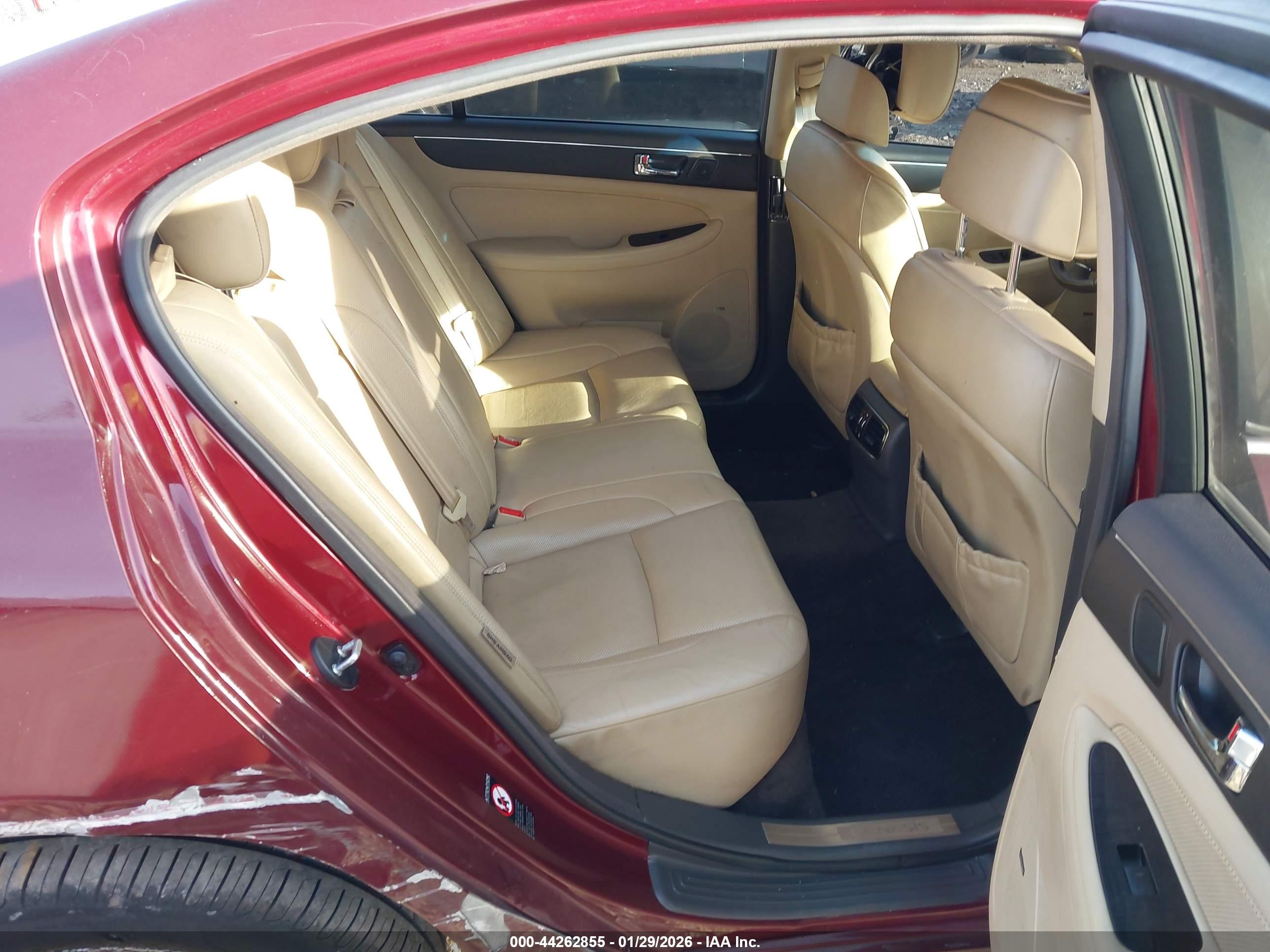 HYUNDAI GENESIS image 8
